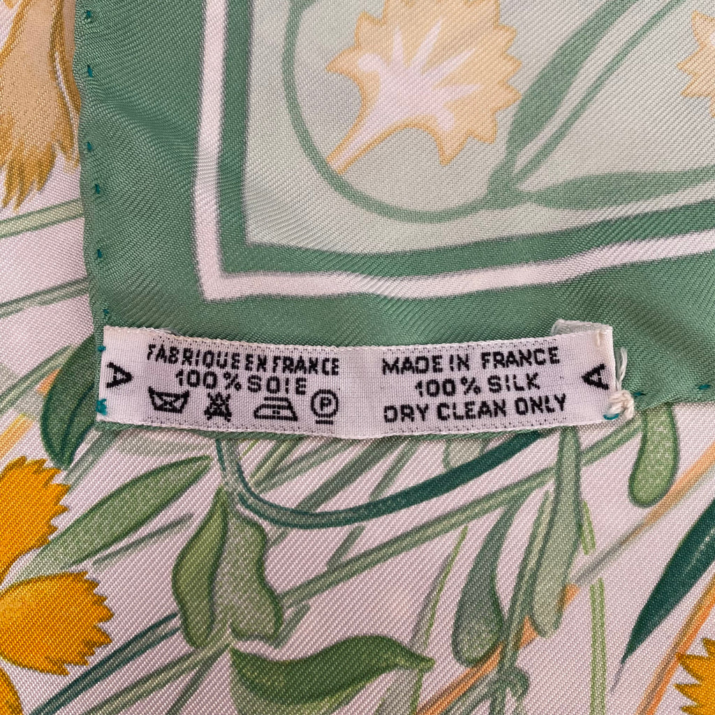 Hermès Oeillets Sauvages et autres Caryophyllées Silk Scarf