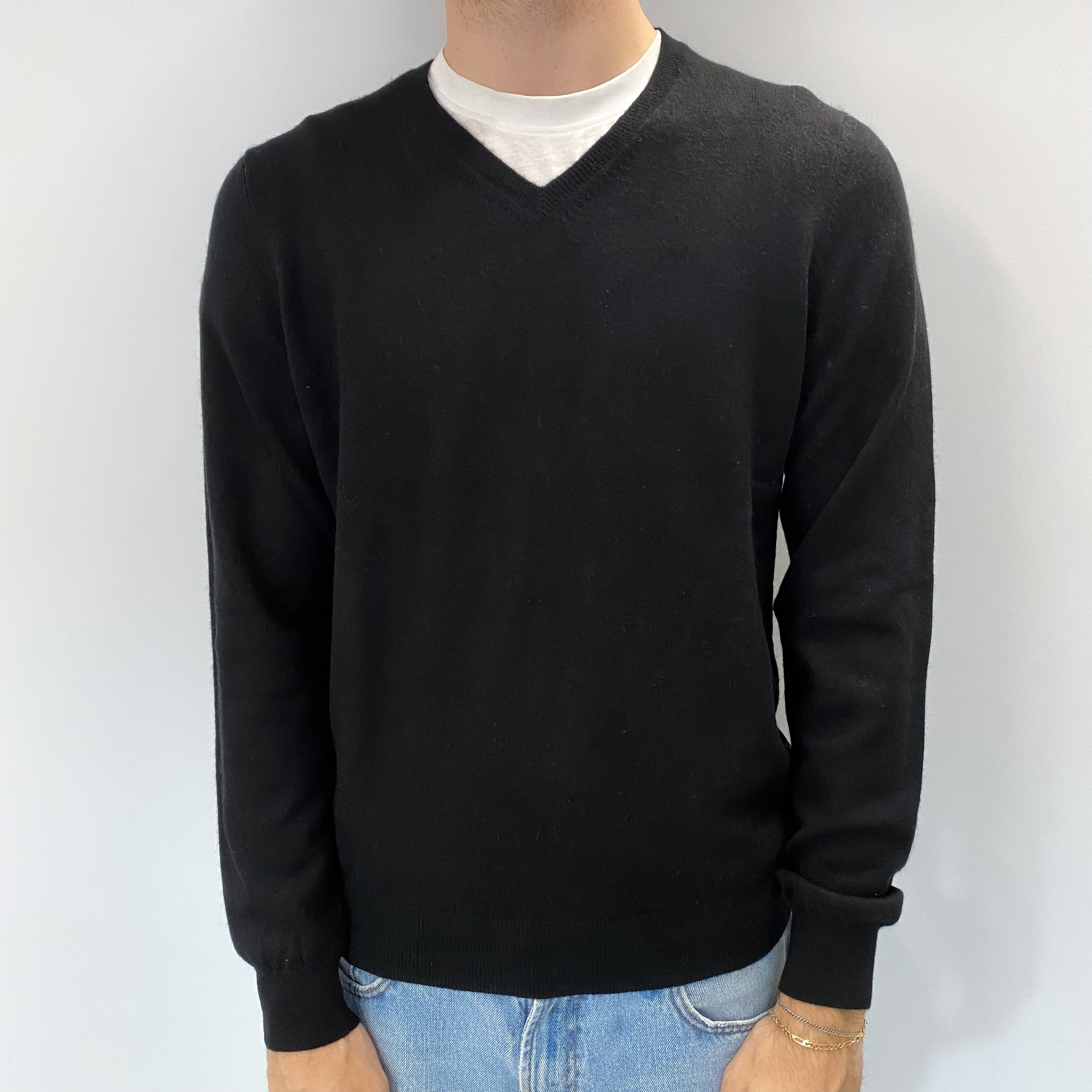 Men's Black Cashmere V Neck Jumper Medium
