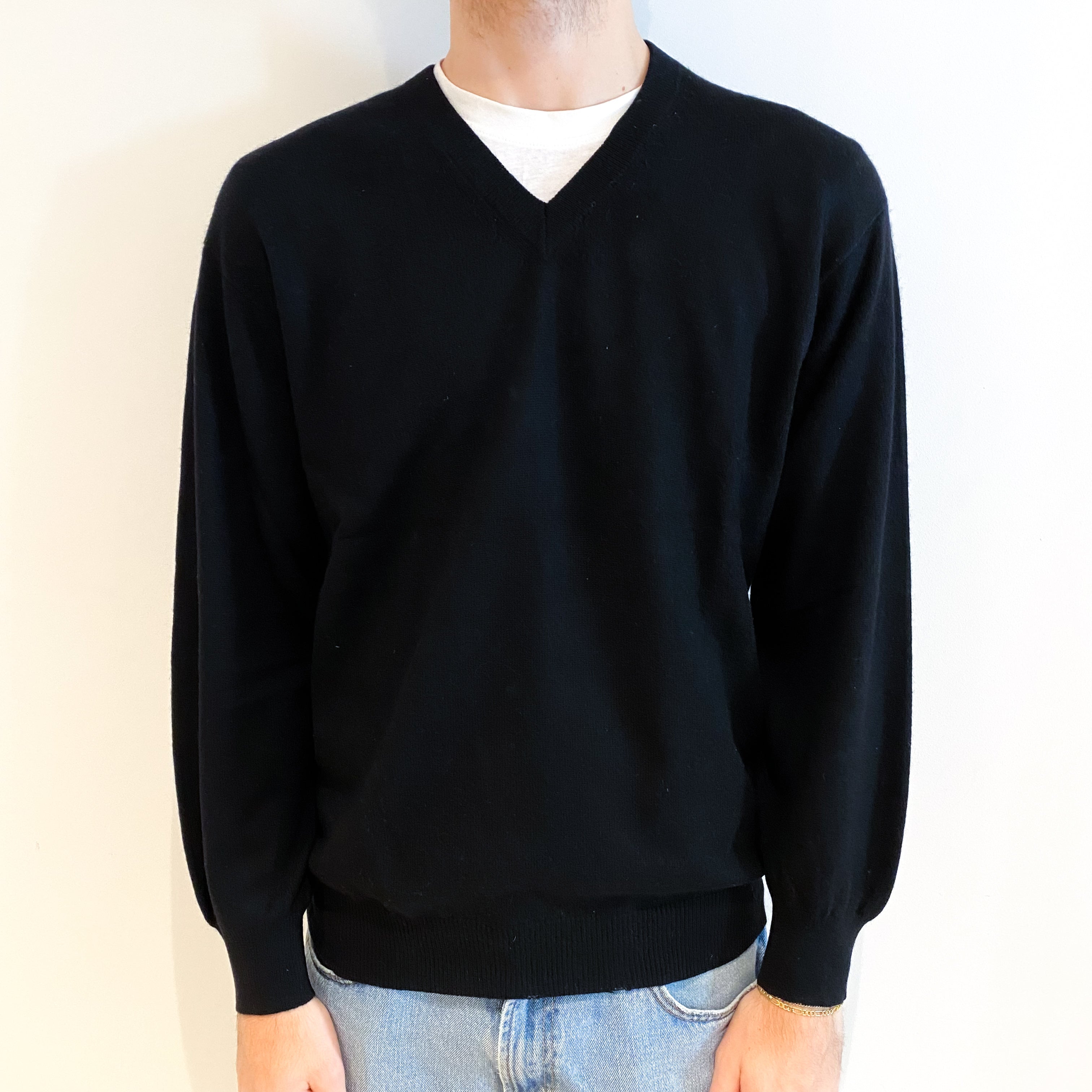 Men's Black Cashmere V Neck Jumper Large