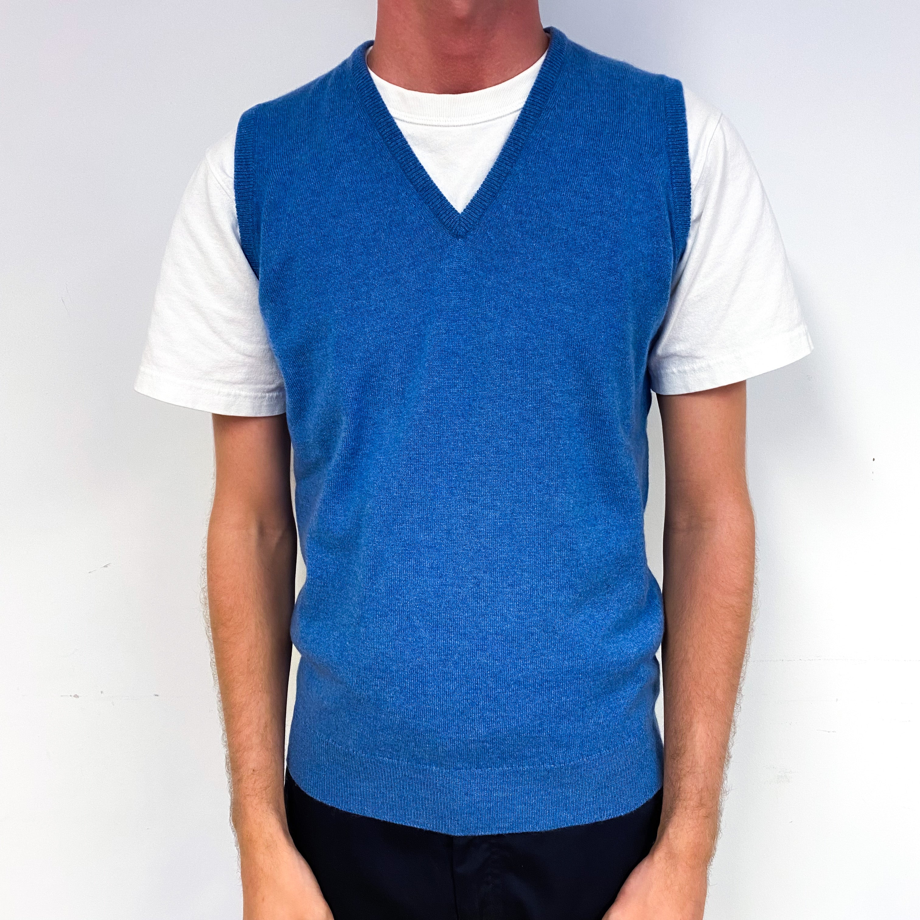 Men's Brand New Scottish Cornflower Blue Cashmere Sleeveless V-Neck Jumper Extra Small