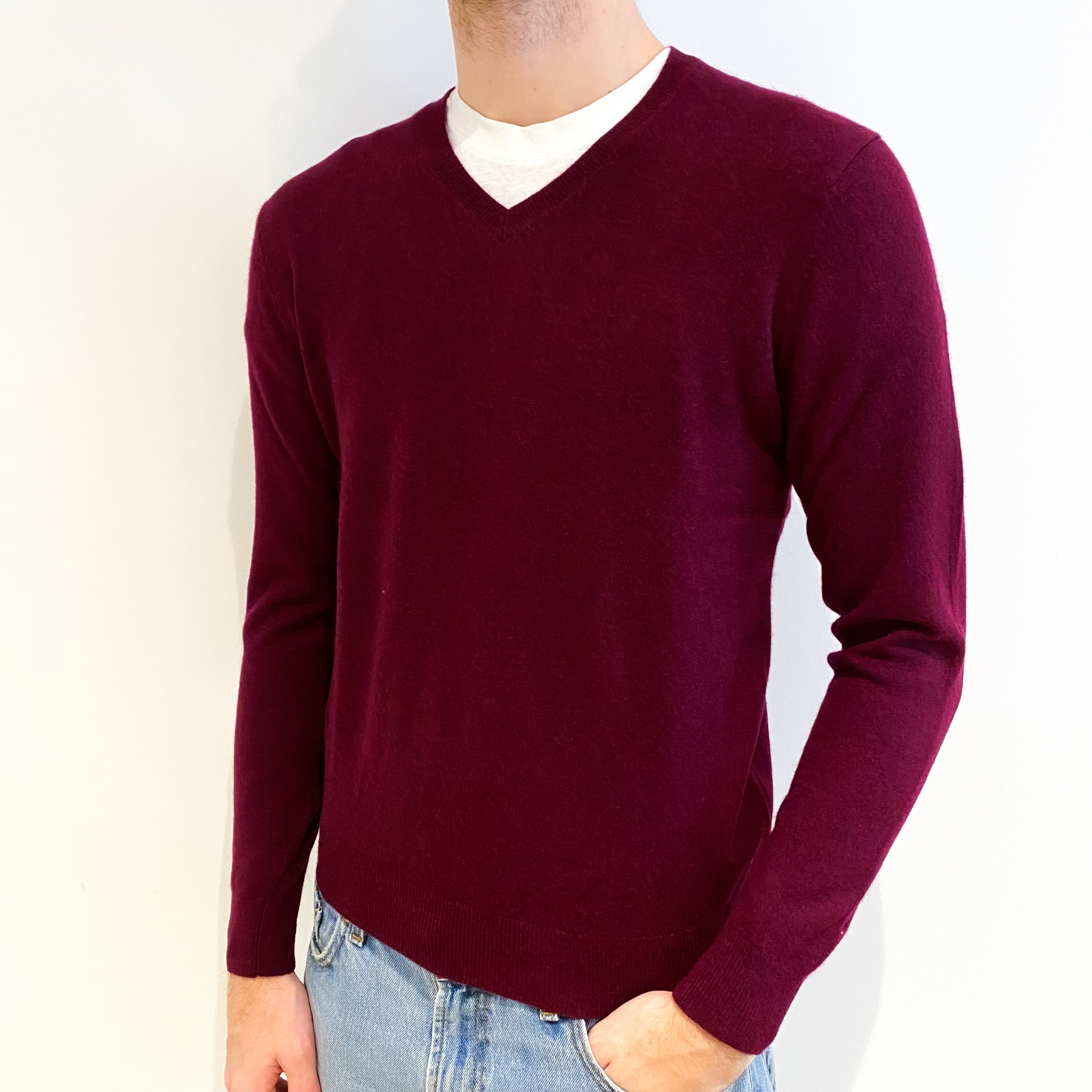 Men's Mulberry Purple Cashmere V Neck Jumper Medium