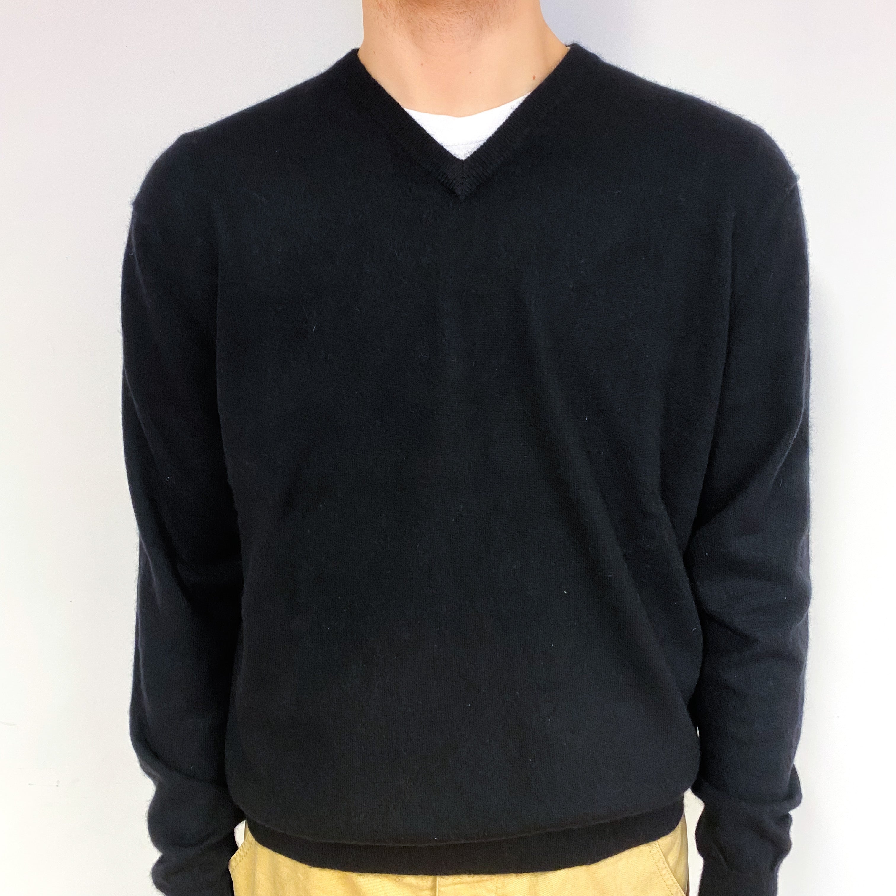 Men's Black Cashmere V-Neck Jumper Large