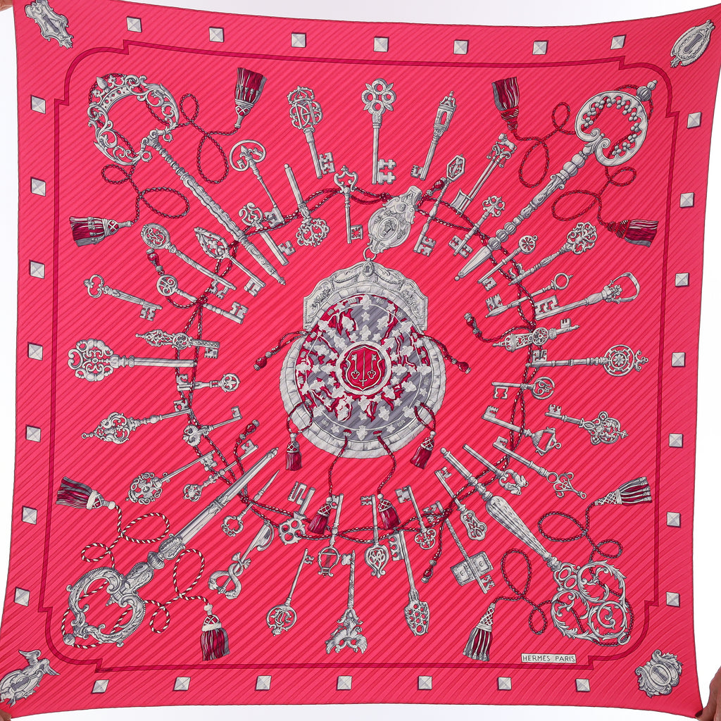 Pristine Hermès Les Clefs Silk Plisse Scarf