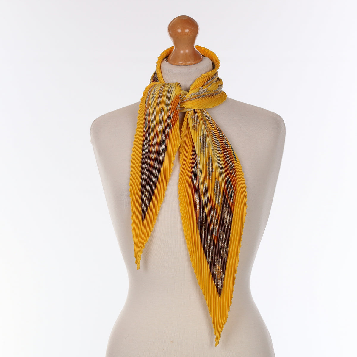 Pristine Boxed Hermès Feux de L'hiver Silk Plisse Scarf