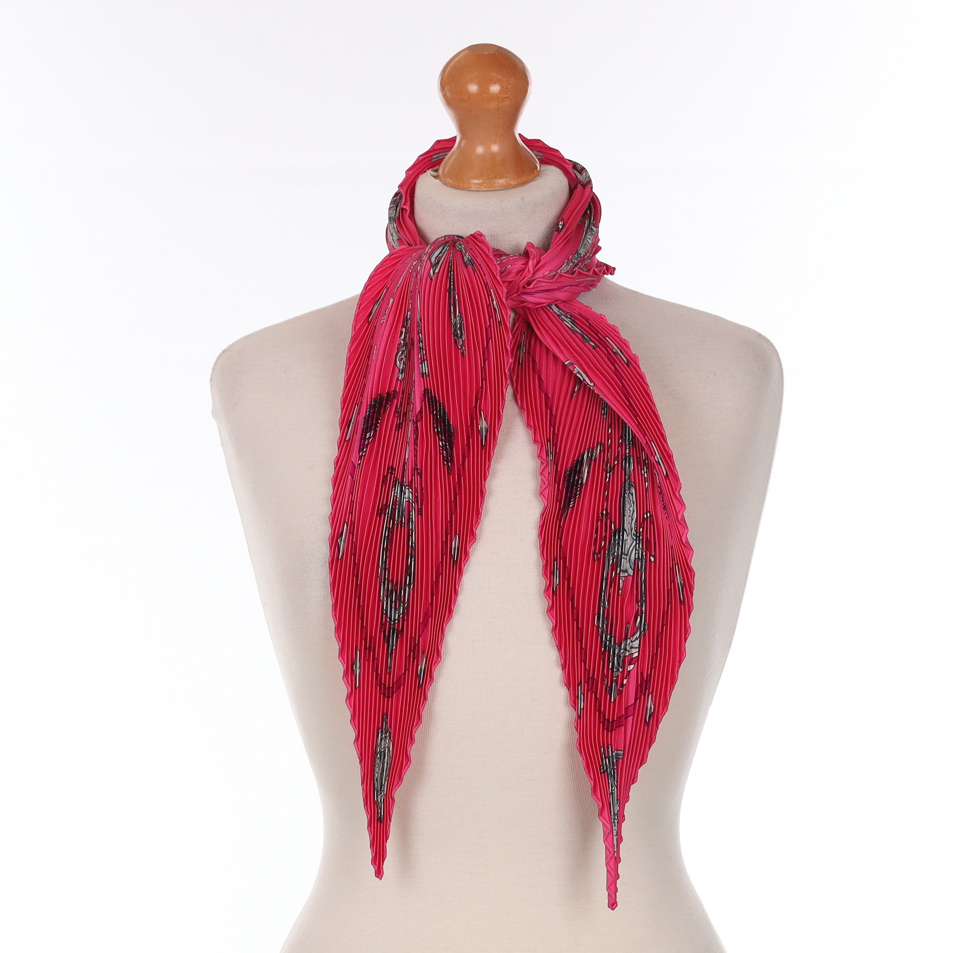 Pristine Hermès Les Clefs Silk Plisse Scarf