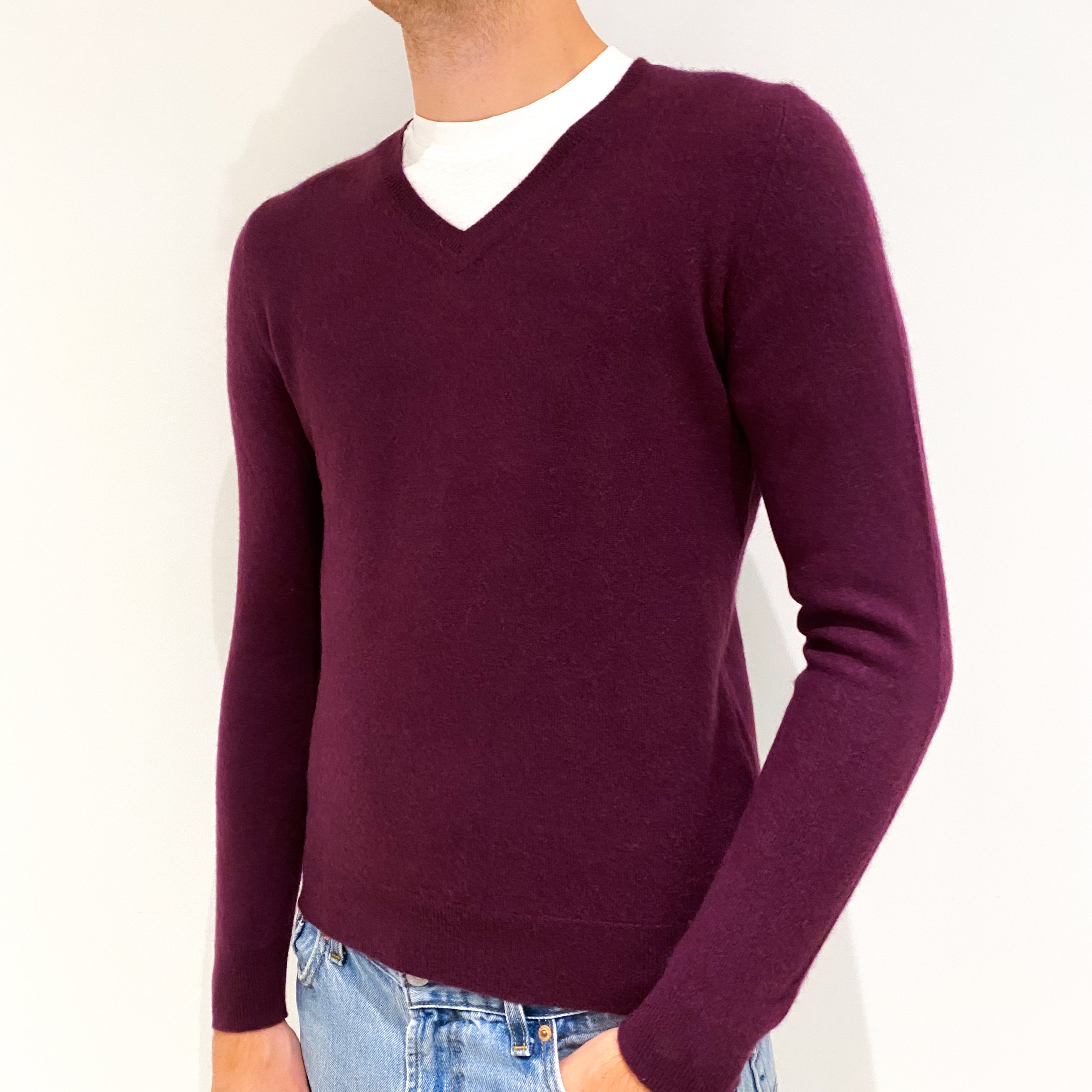 Men's Mulberry Purple Cashmere V-Neck Jumper Medium