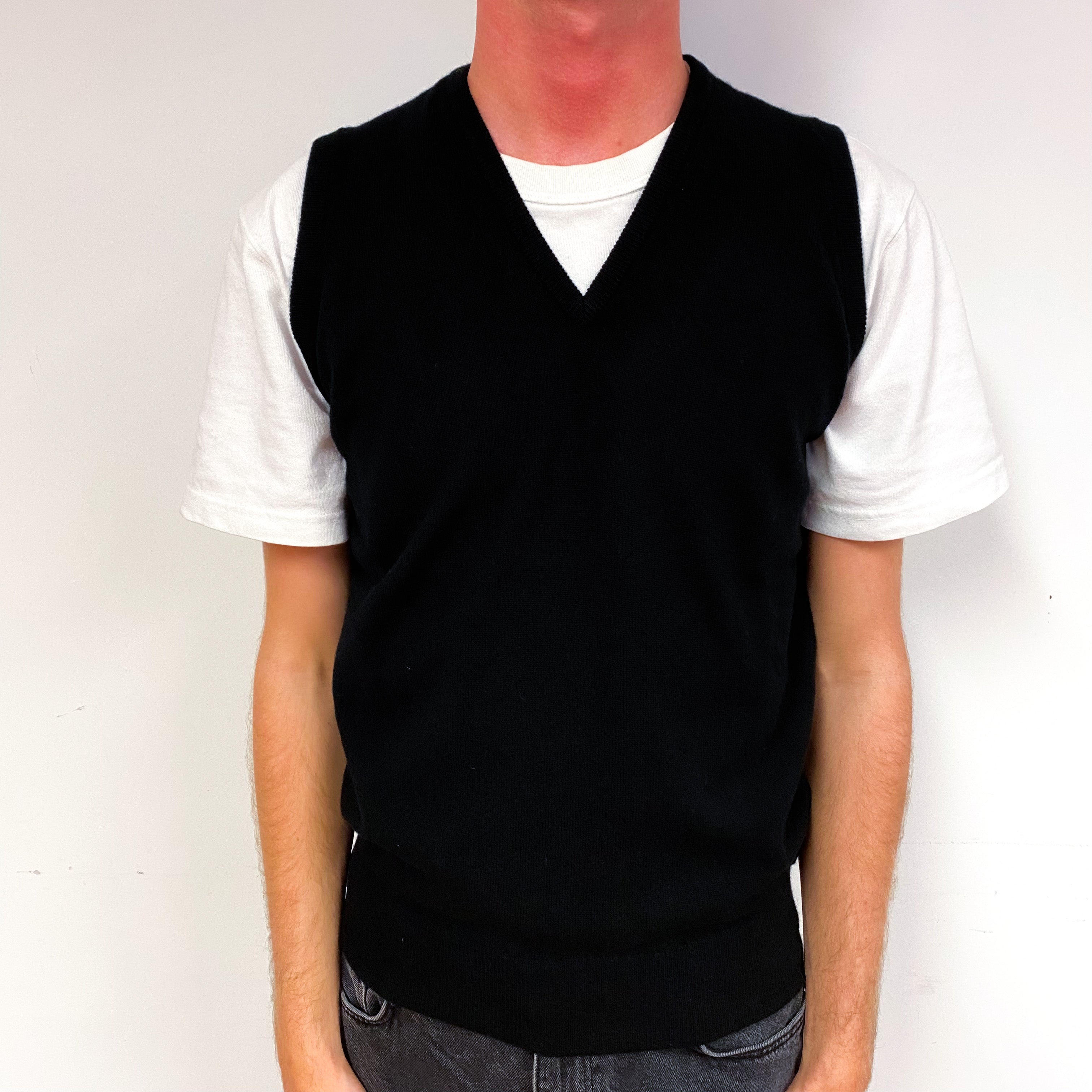 Men’s Brand New Scottish Black Sleeveless Jumper Large