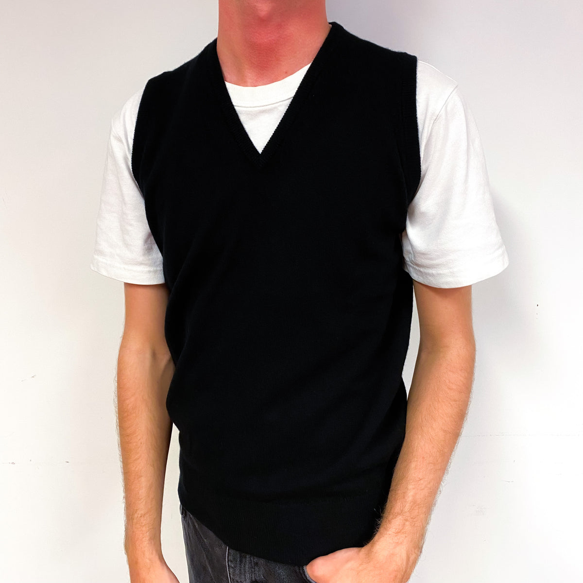 Men’s Brand New Scottish Black Sleeveless Jumper Large