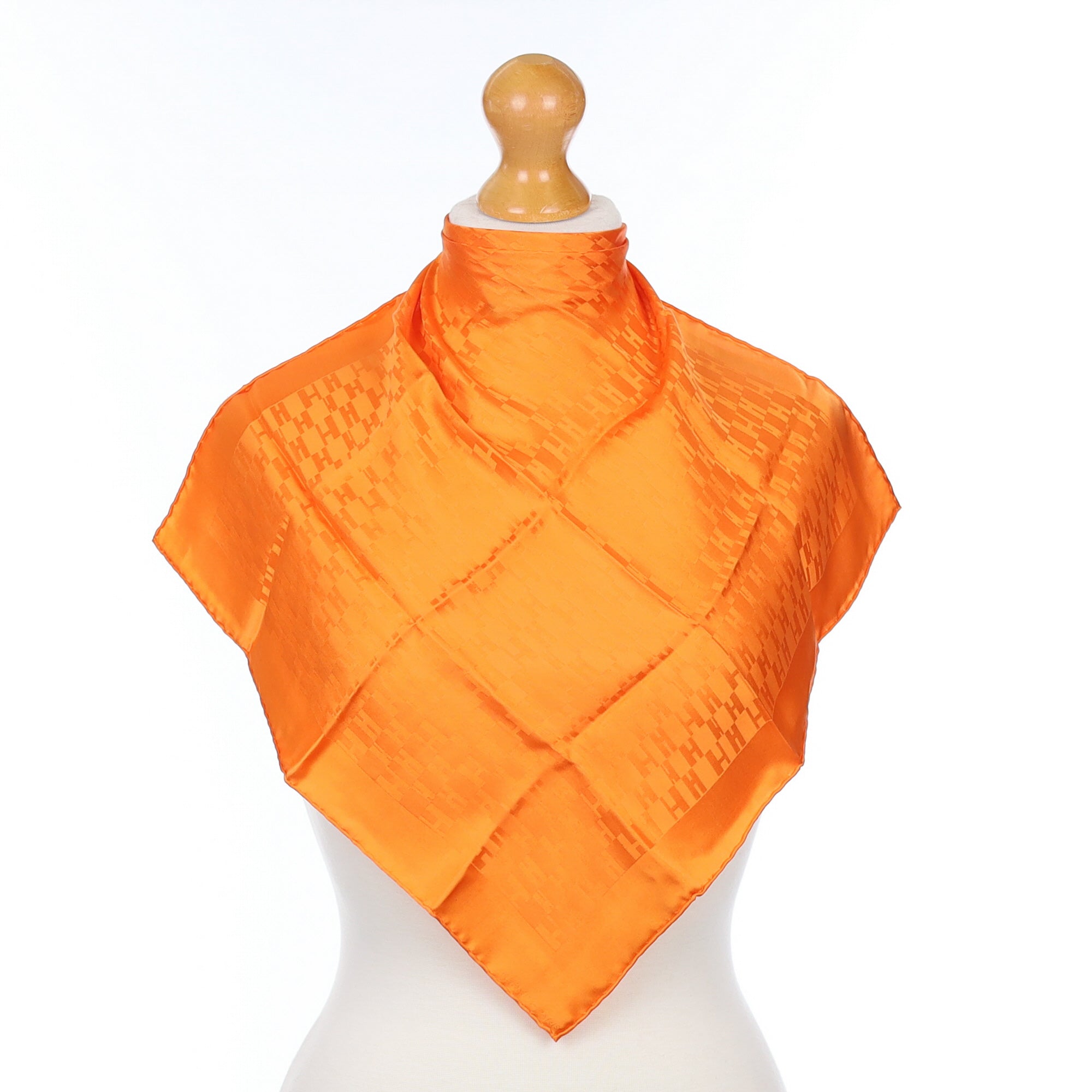 Pristine Hermès H Silk 42 Scarf