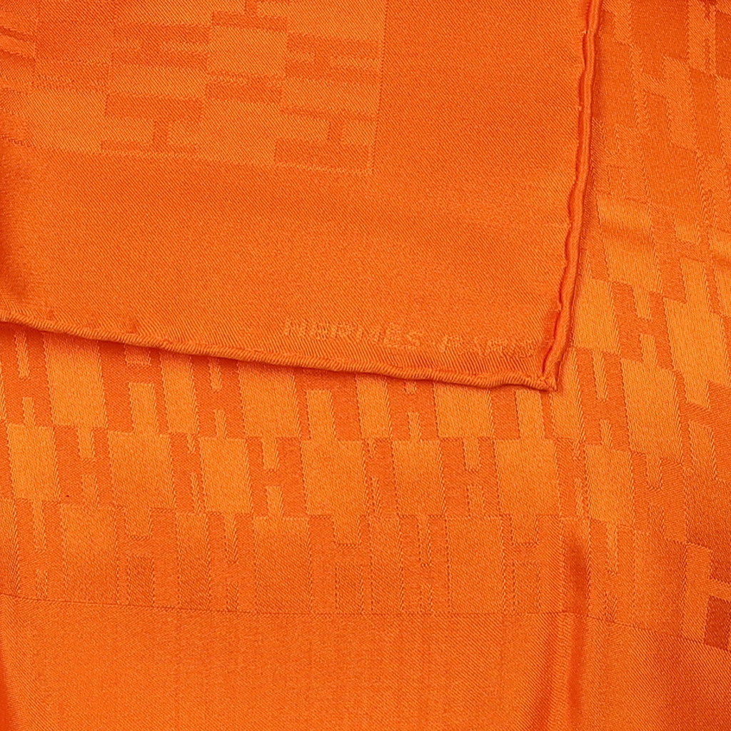 Pristine Hermès H Silk 42 Scarf