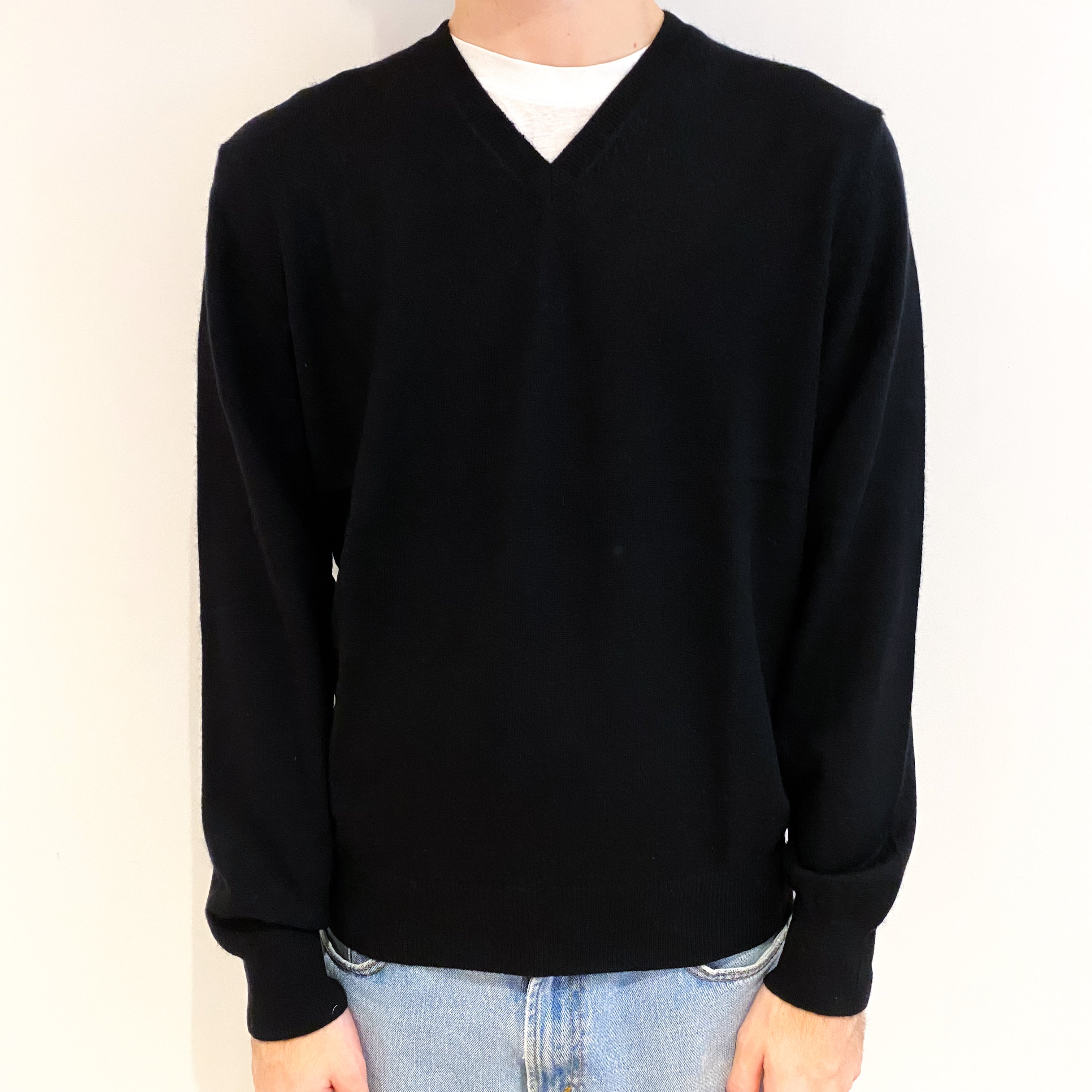 Men's Black Cashmere V Neck Jumper Large