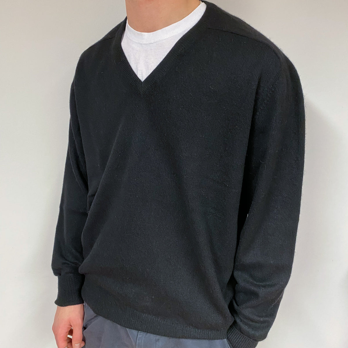 Men's Vintage Black Cashmere V-Neck Jumper Large