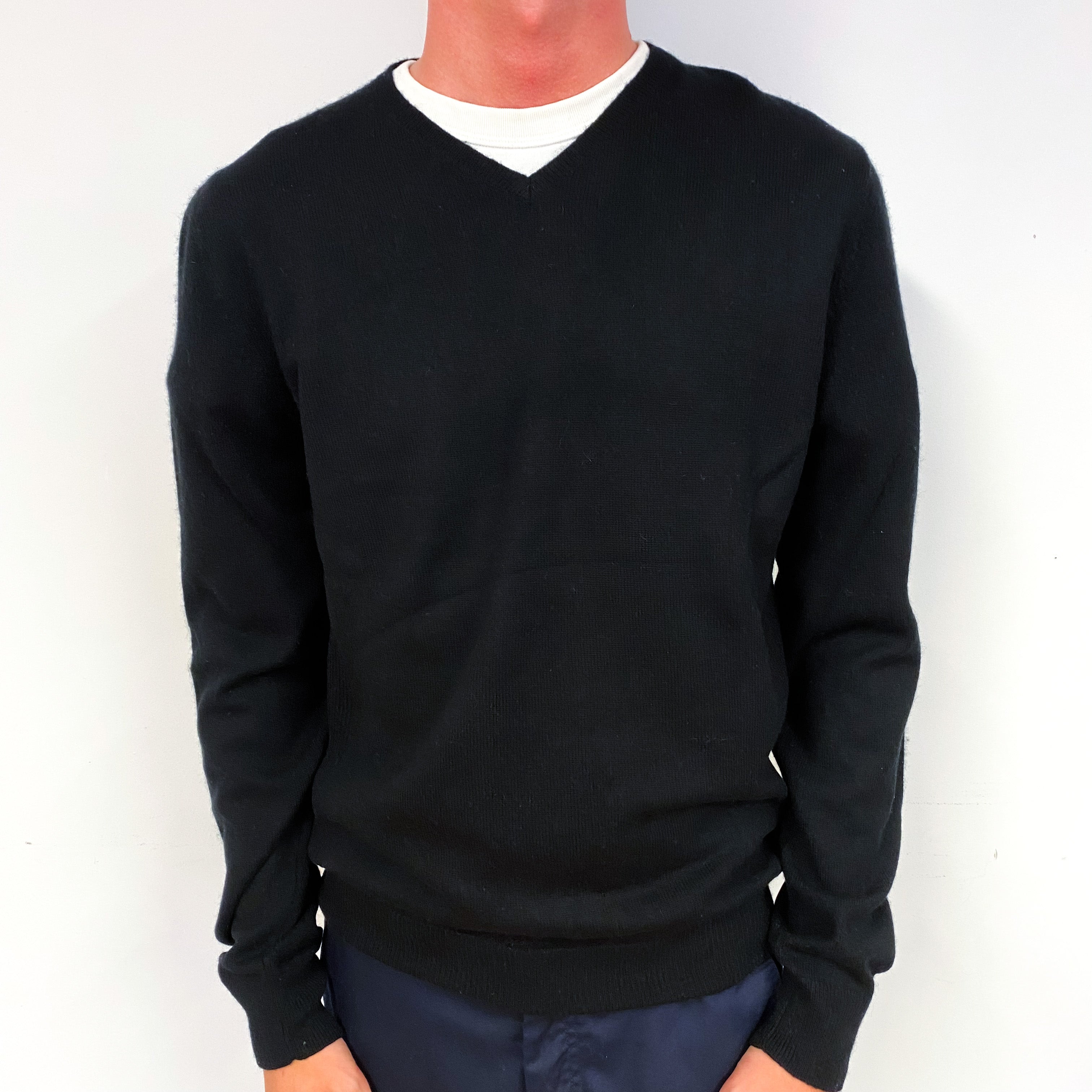 Men's Black Cashmere V-Neck Jumper Small