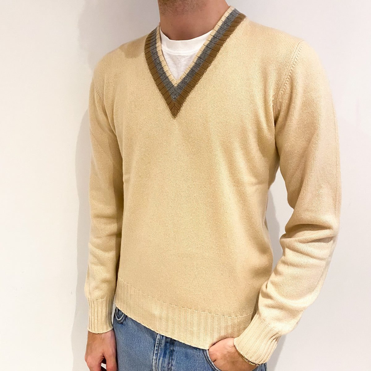 Men's Vintage Beige Neck Trim Cashmere V Neck Jumper Medium