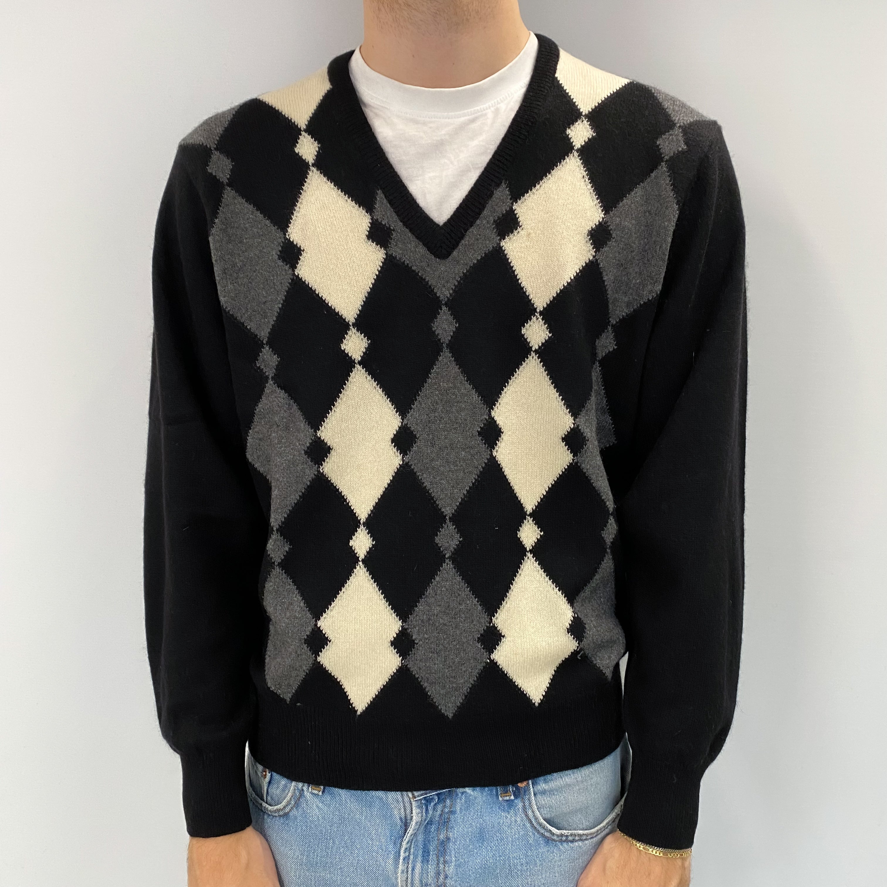 Men's Scottish Black Cream Diamond Cashmere V Neck Jumper Large