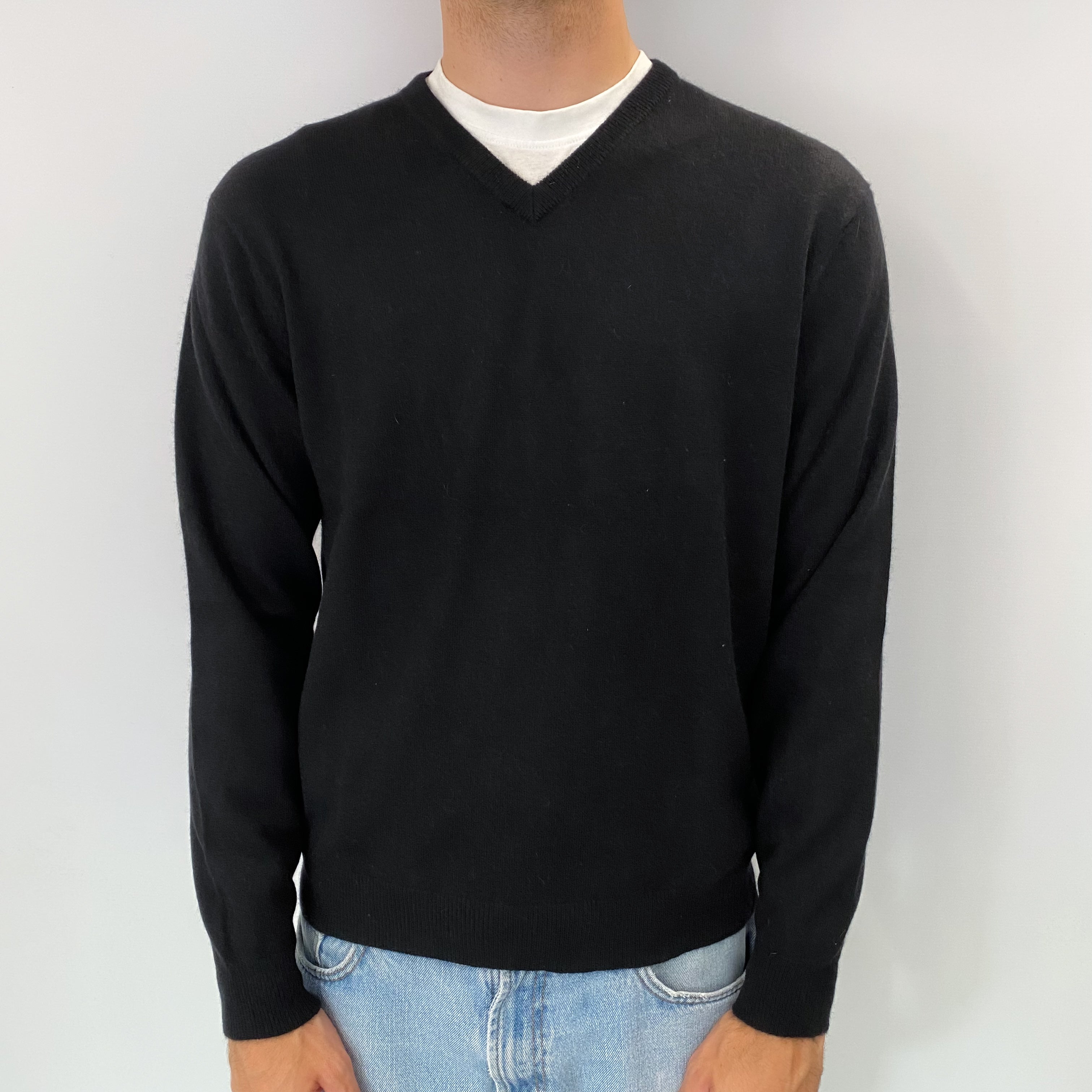 Men's Black Cashmere V Neck Jumper Medium