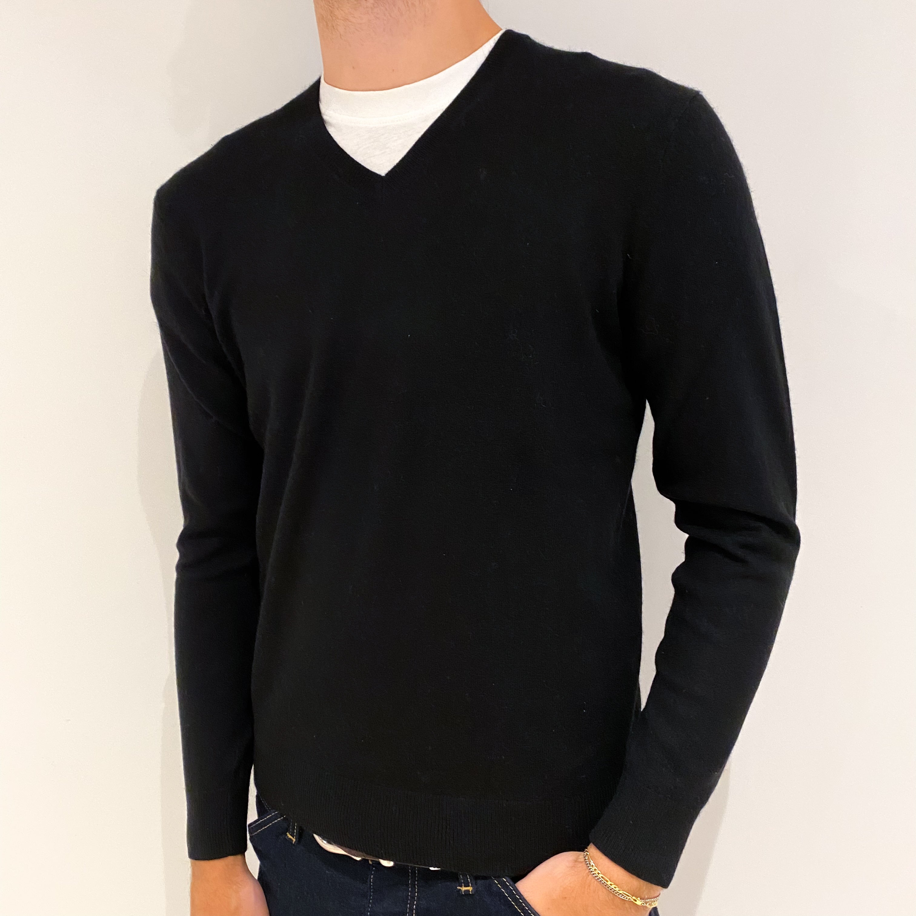 Men's Black Cashmere V-Neck Jumper Medium