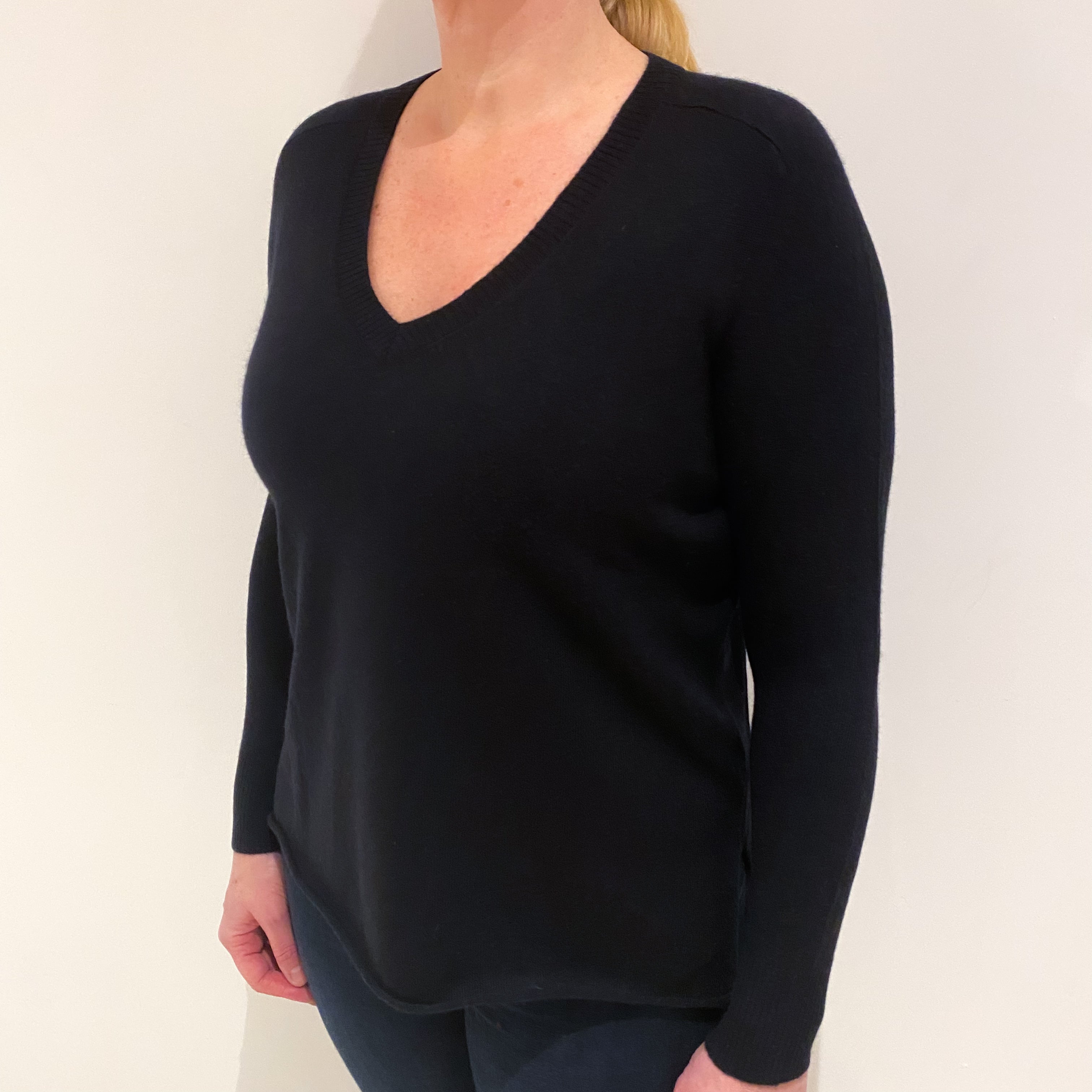 Black Cashmere V Neck Split Hem Jumper Large