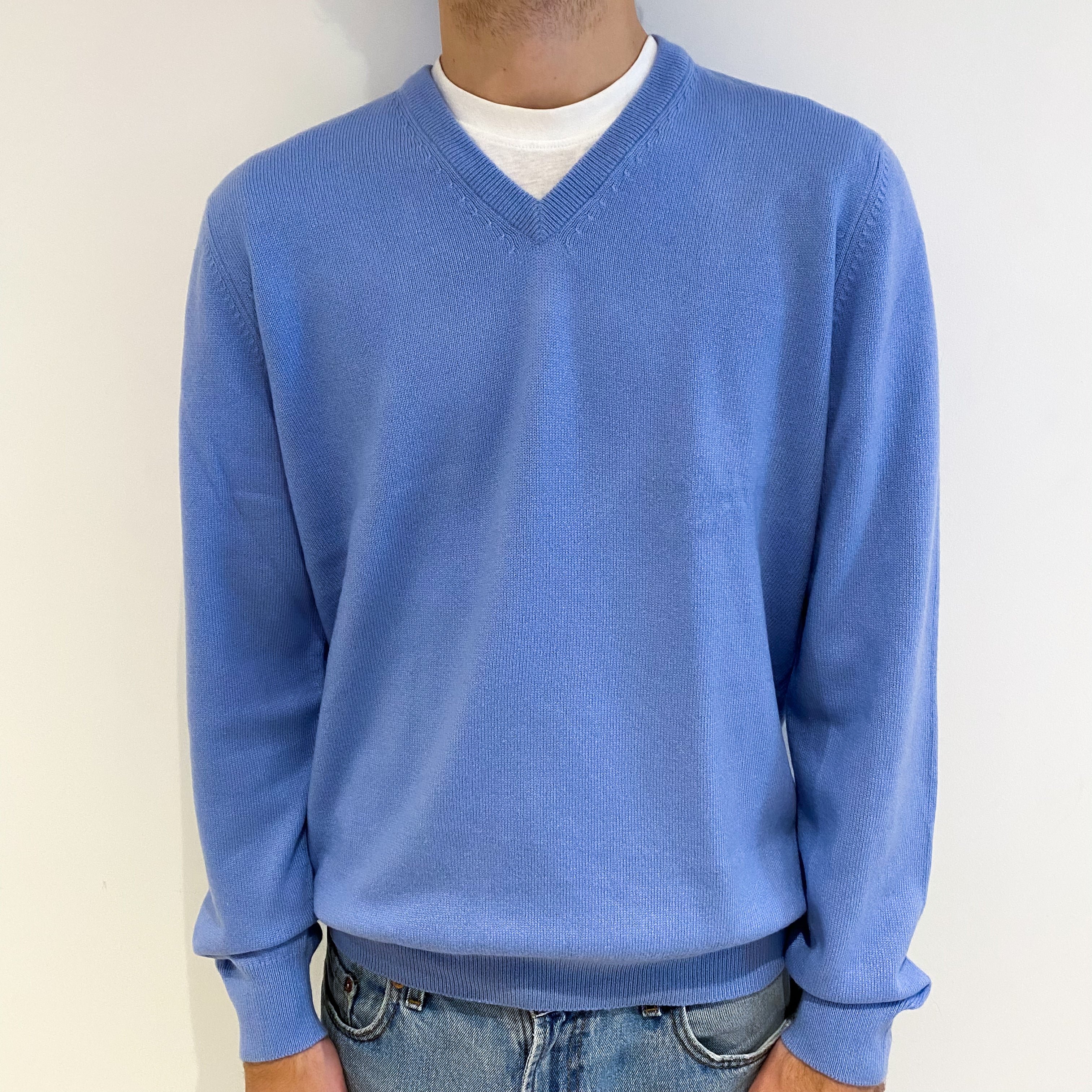 Men's Scottish Sky Blue Cashmere V Neck Jumper Large