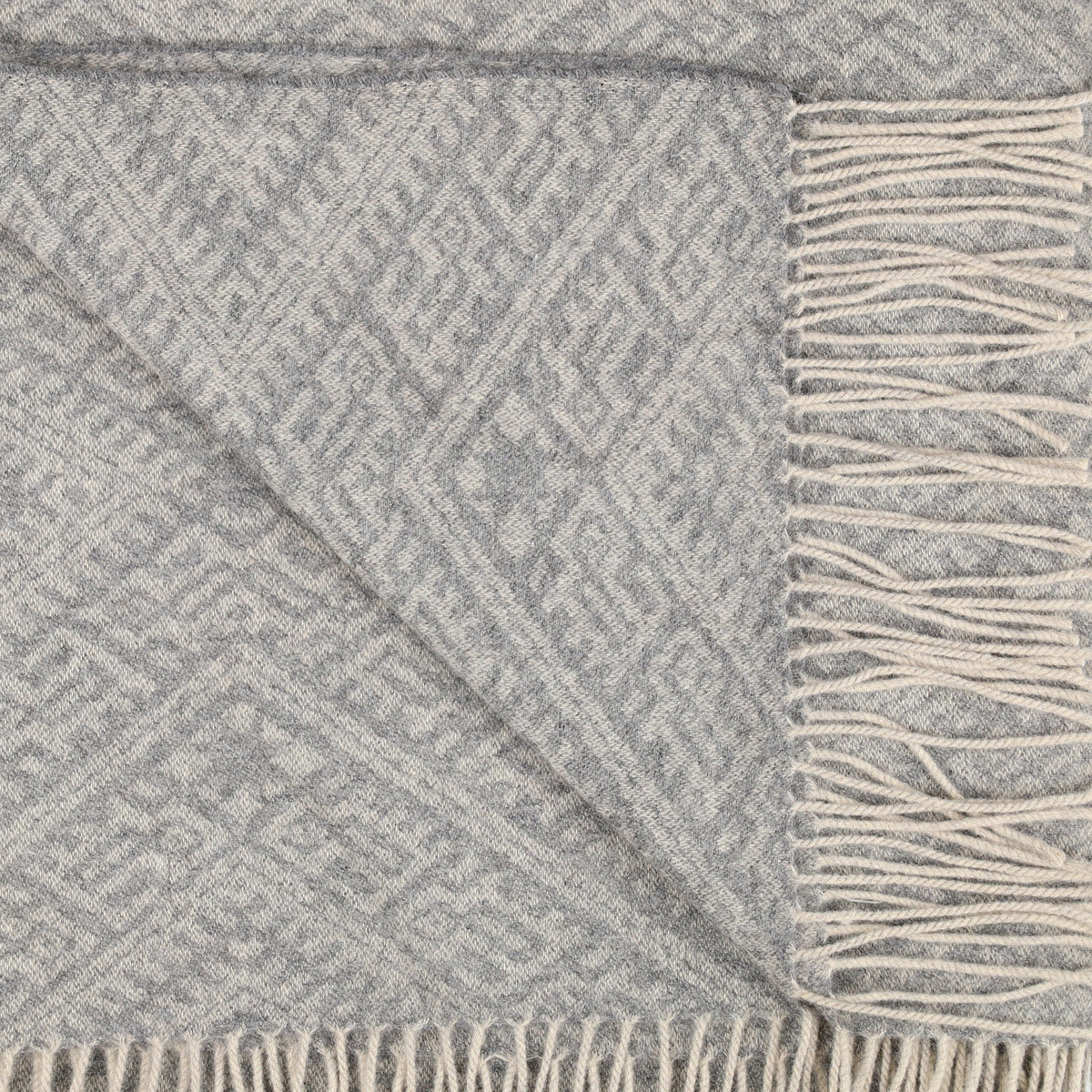 Brand New Scottish Grey Geometric Pattern Luxury Woven Cashmere Blanket