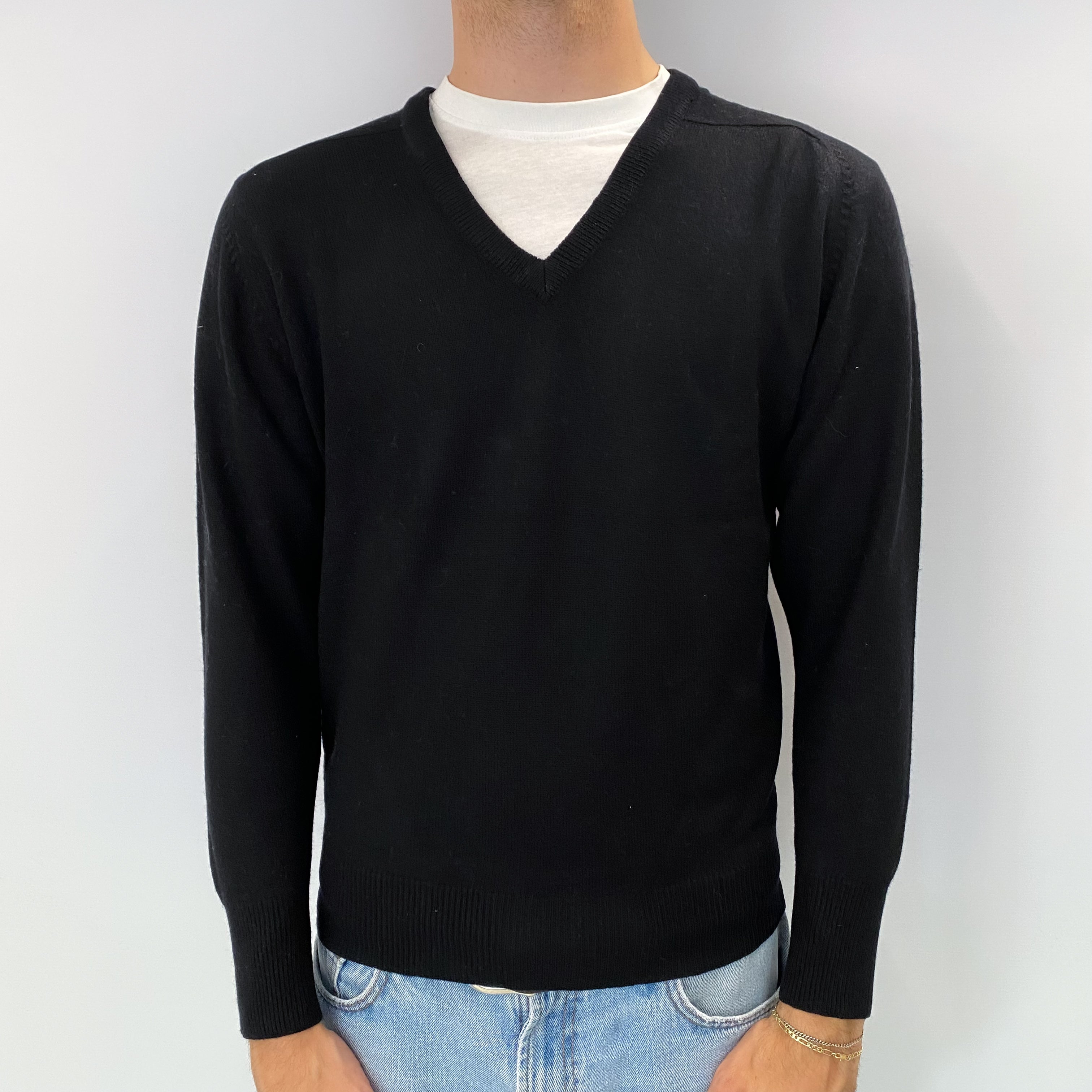 Men's Black Cashmere V Neck Jumper Medium