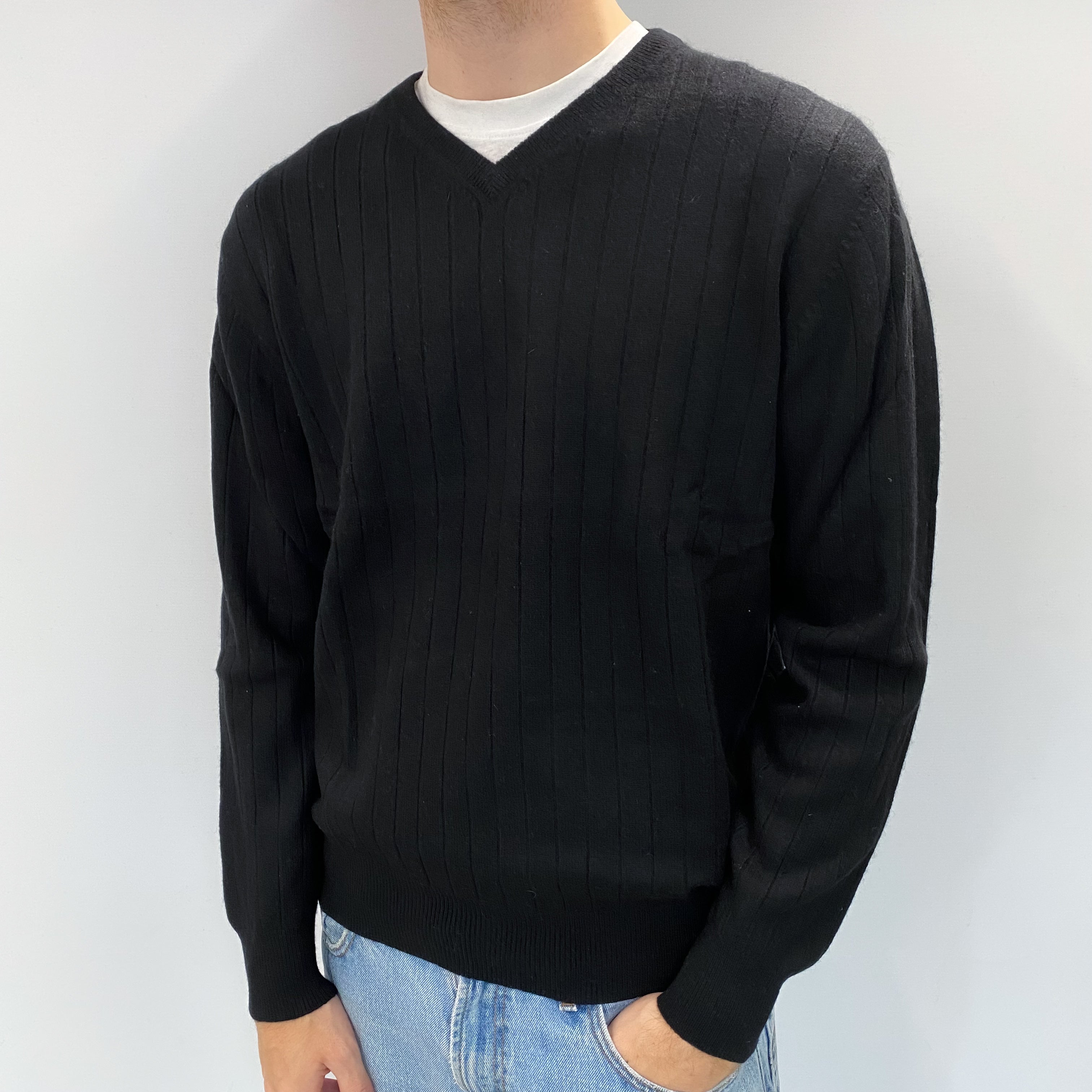 Men's Black Cashmere V Neck Jumper Medium