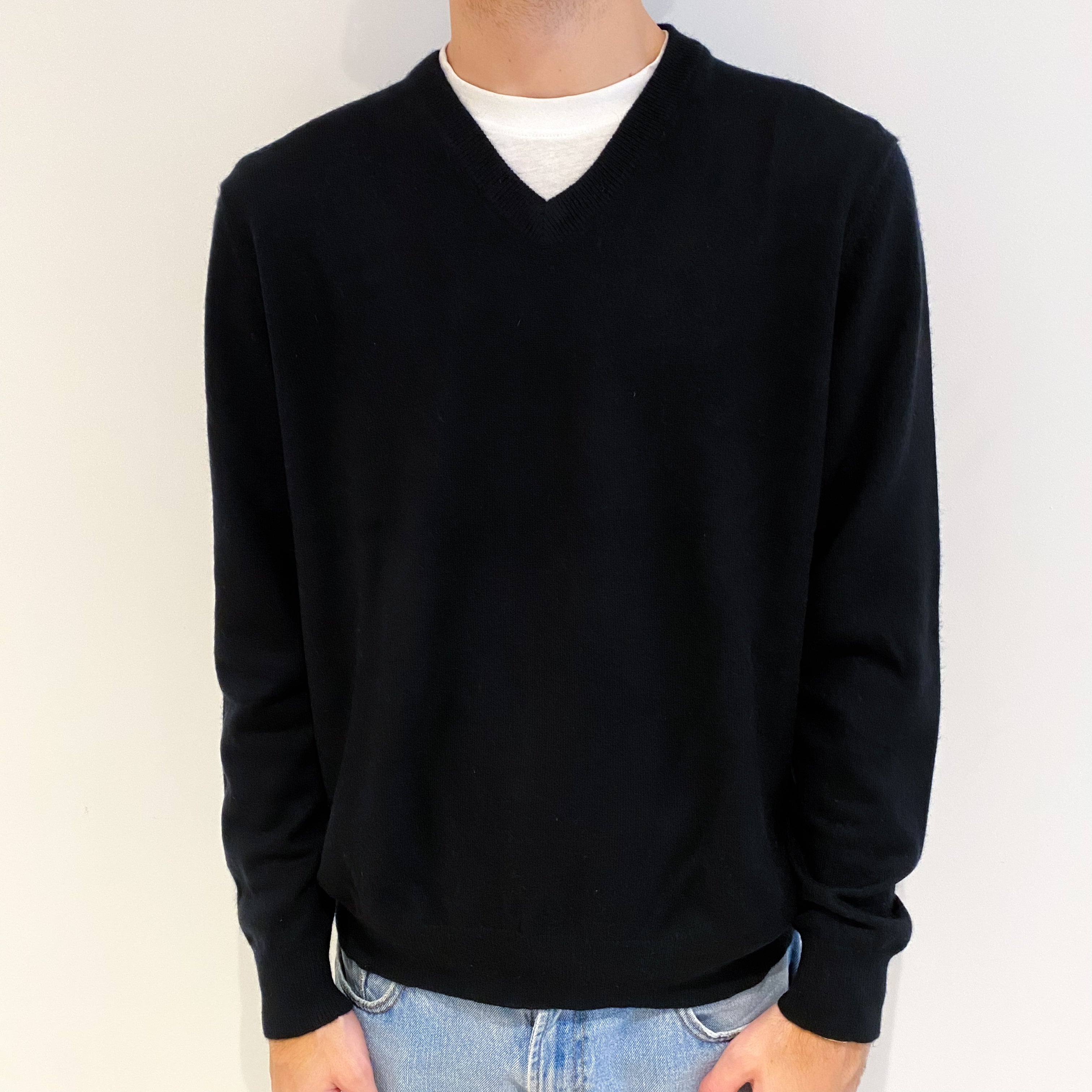 Men's Black Cashmere V Neck Jumper Large