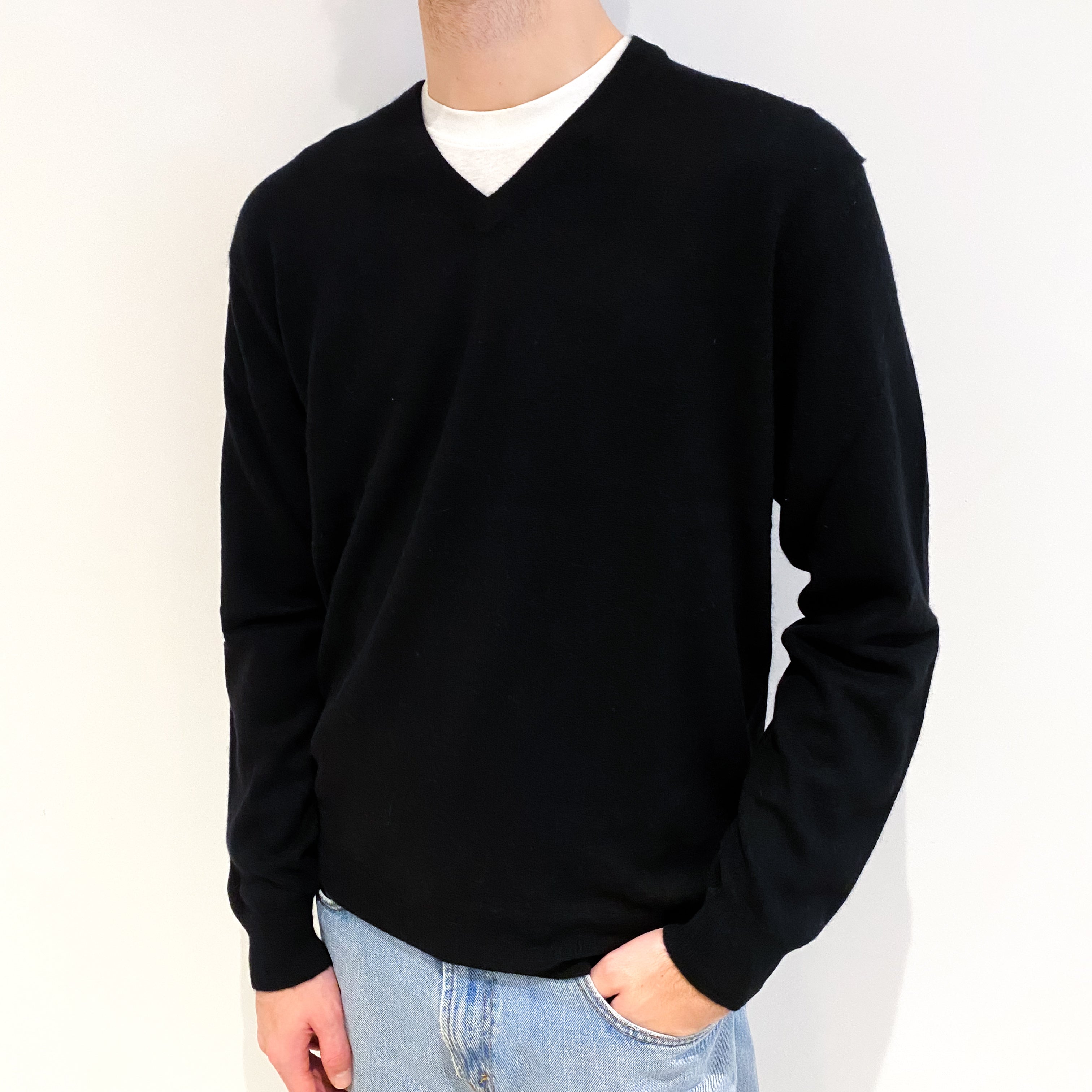 Men's Black Cashmere V Neck Jumper Large