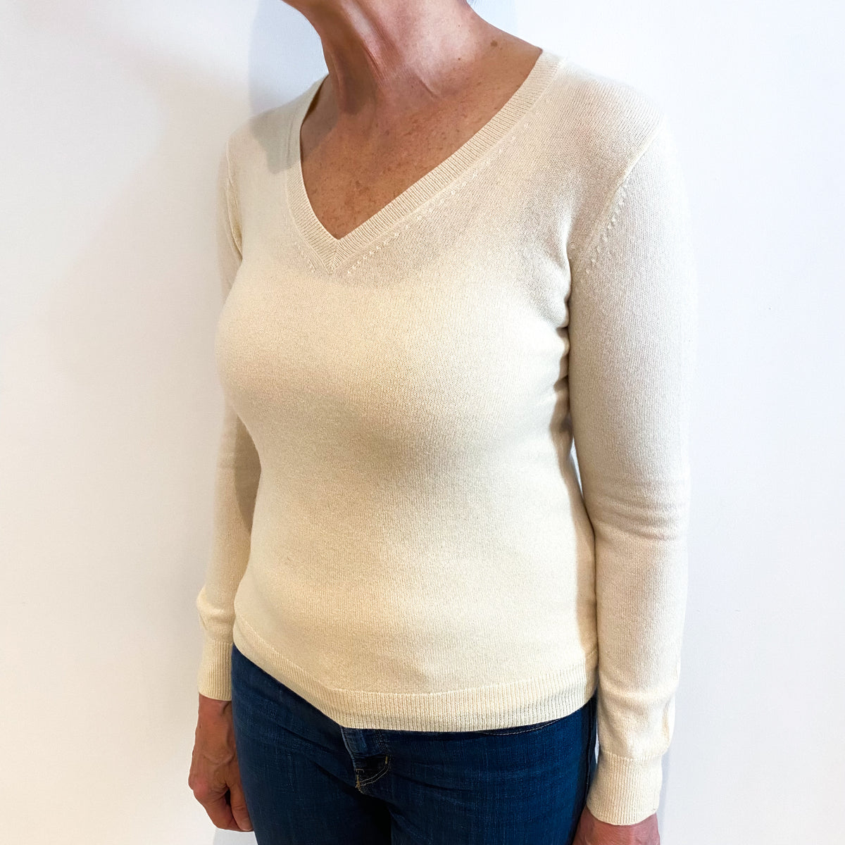 Clotted Cream Cashmere V Neck Jumper Medium