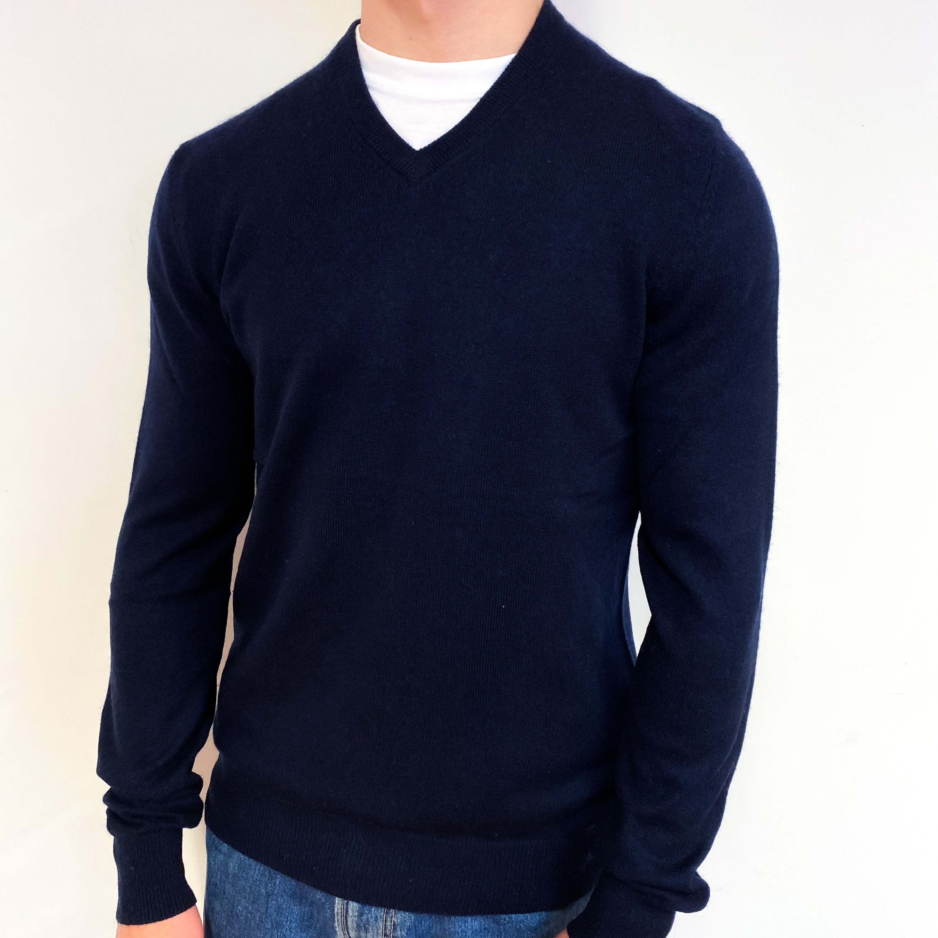 Men's Darkest Navy Blue Cashmere V-Neck Jumper Small