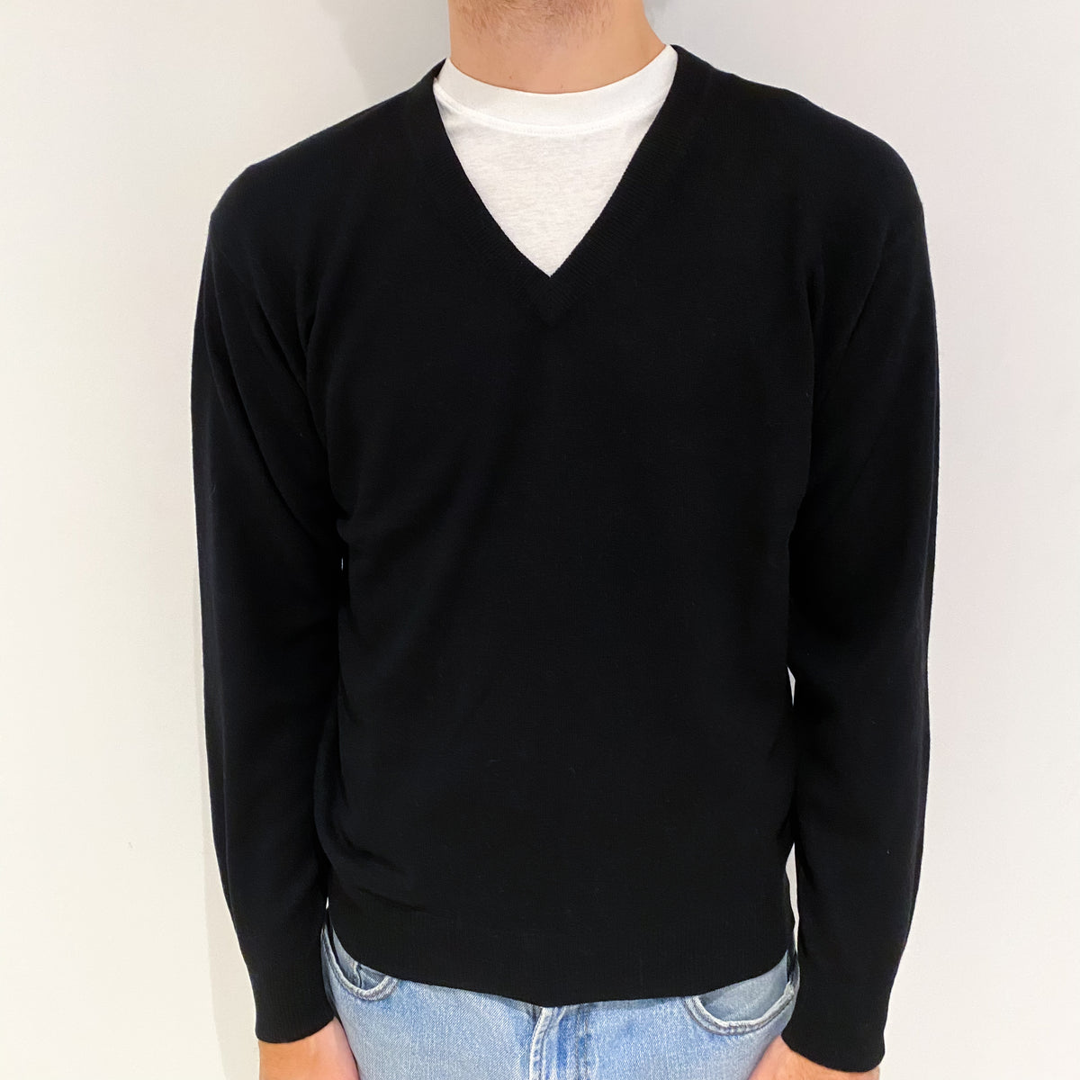 Men's Black Cashmere V-Neck Jumper Large