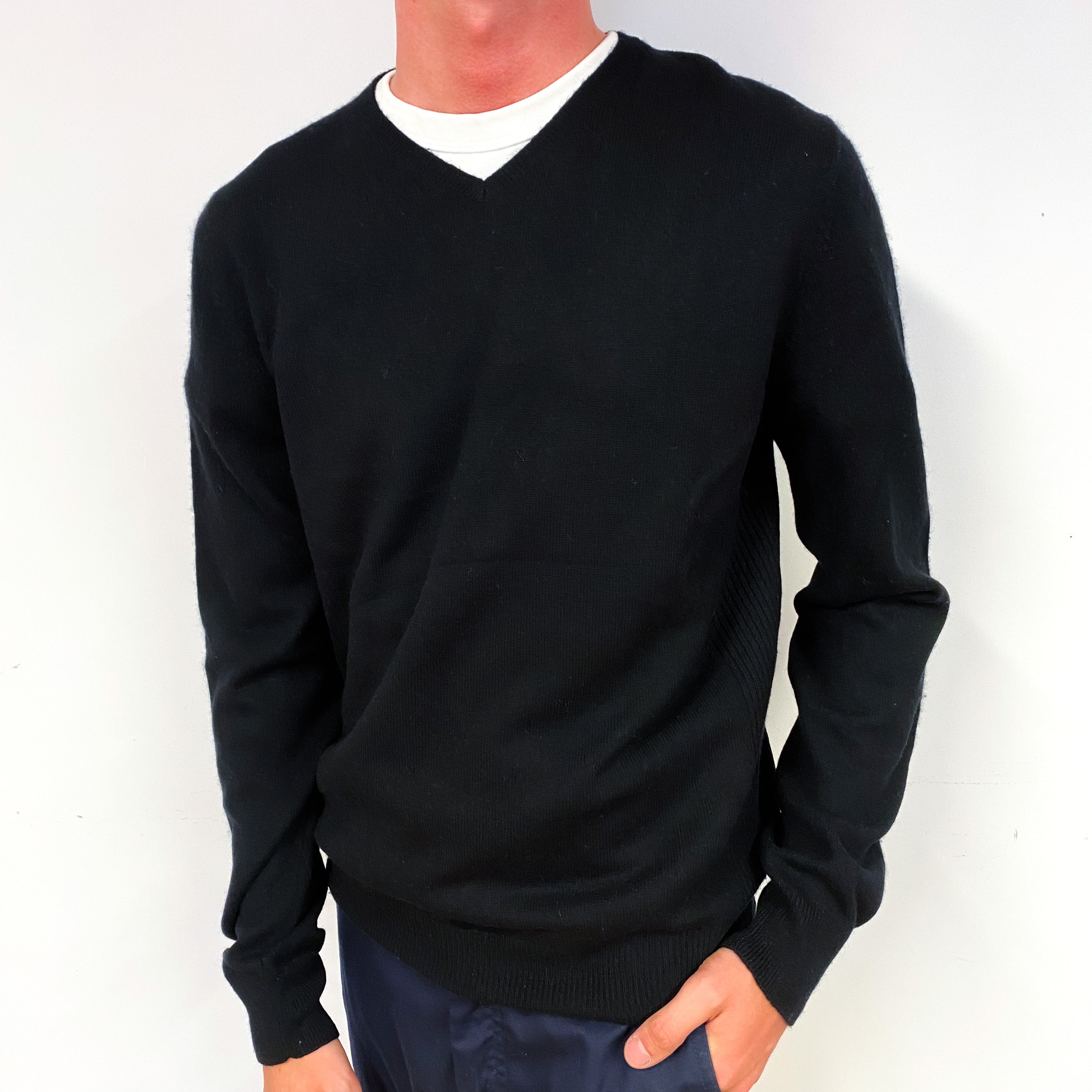 Men's Black Cashmere V-Neck Jumper Small