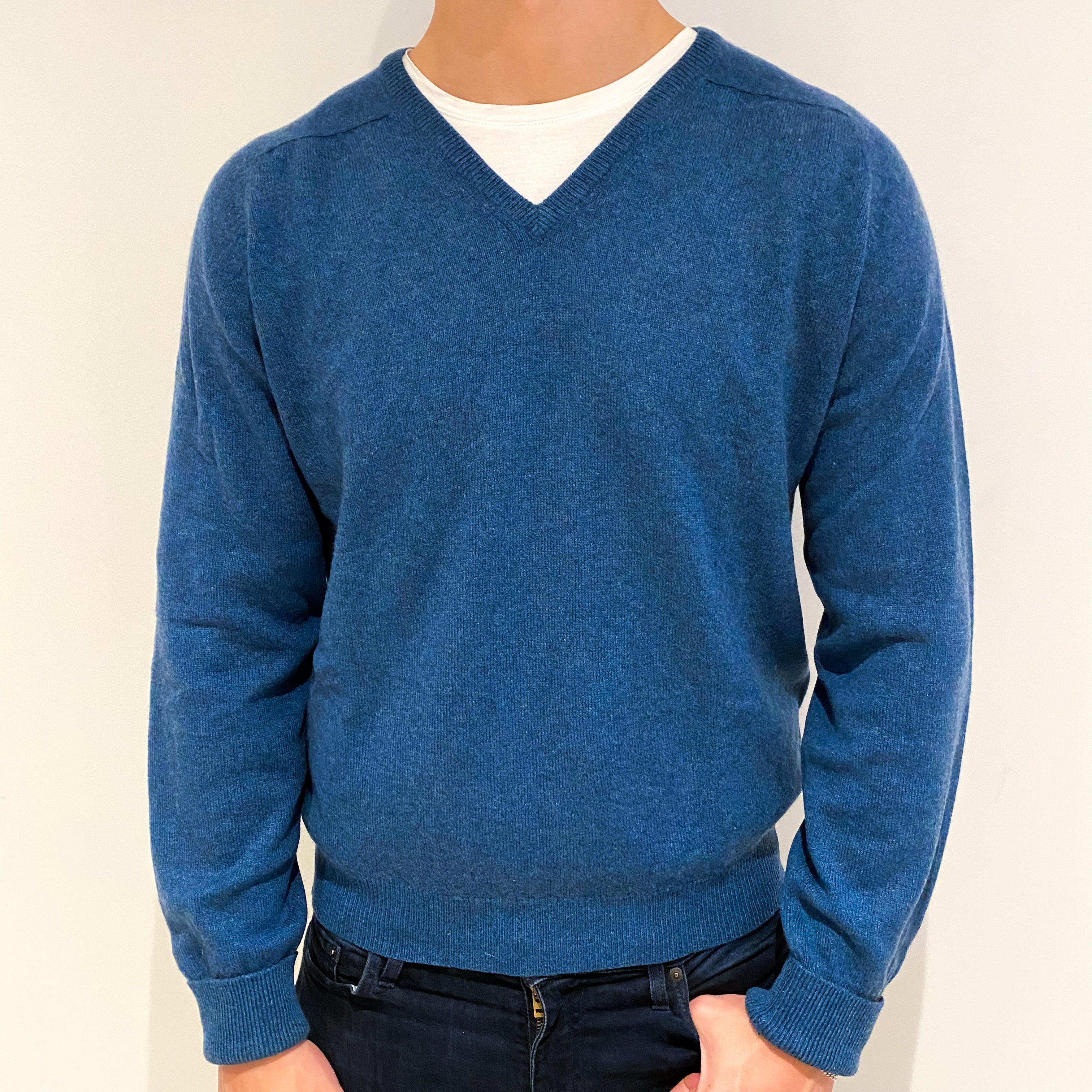 Men's British Petrol Blue Cashmere V-Neck Jumper Extra Large