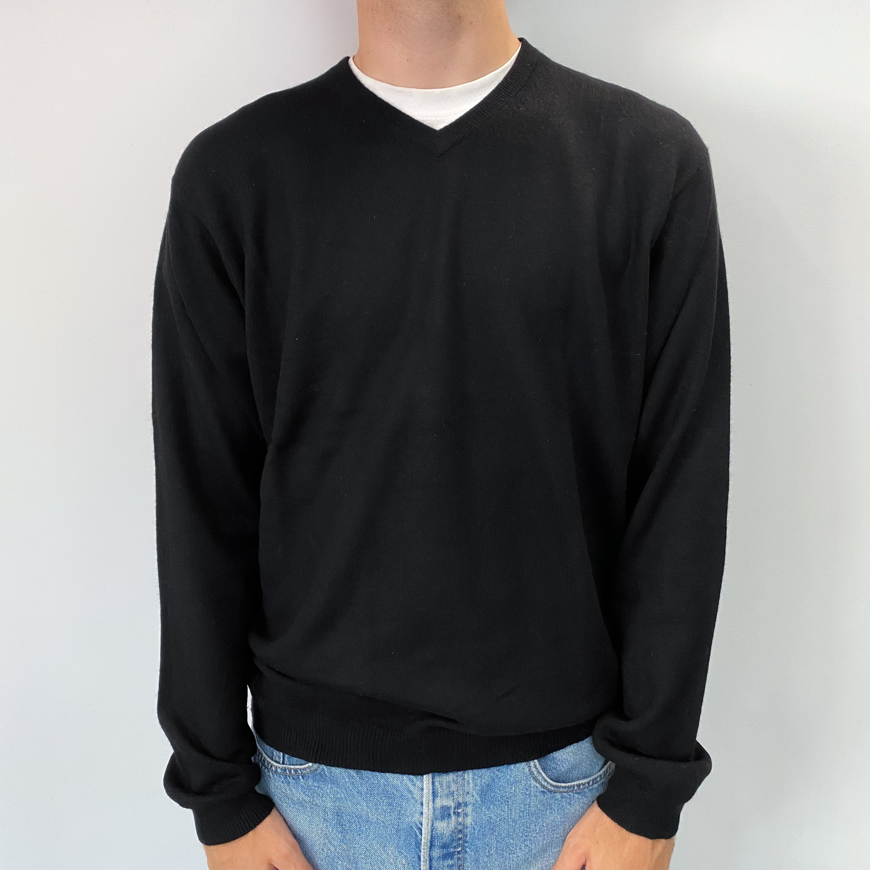 Men's Black Cashmere V Neck Jumper Large