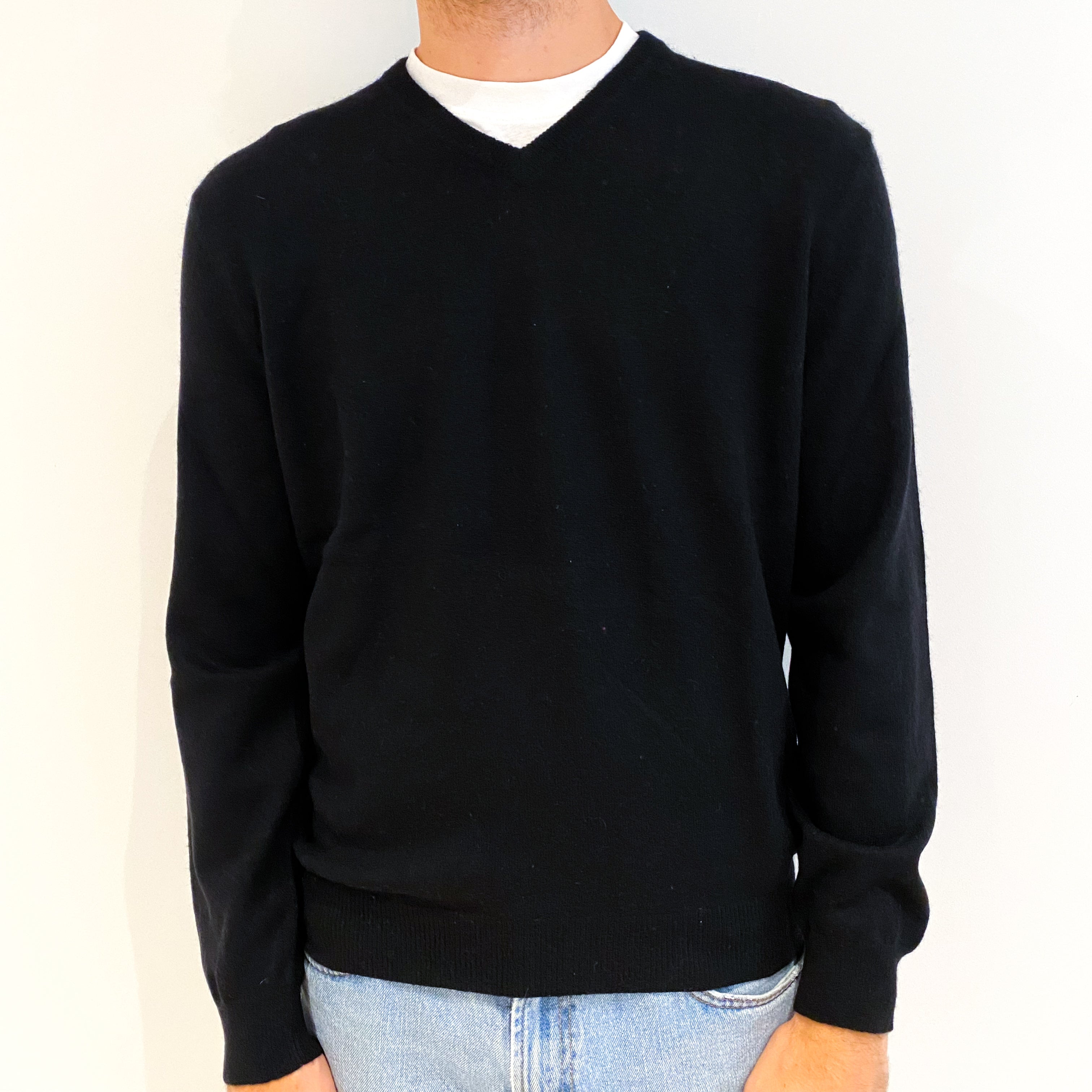 Men's Black Cashmere V-Neck Jumper Large