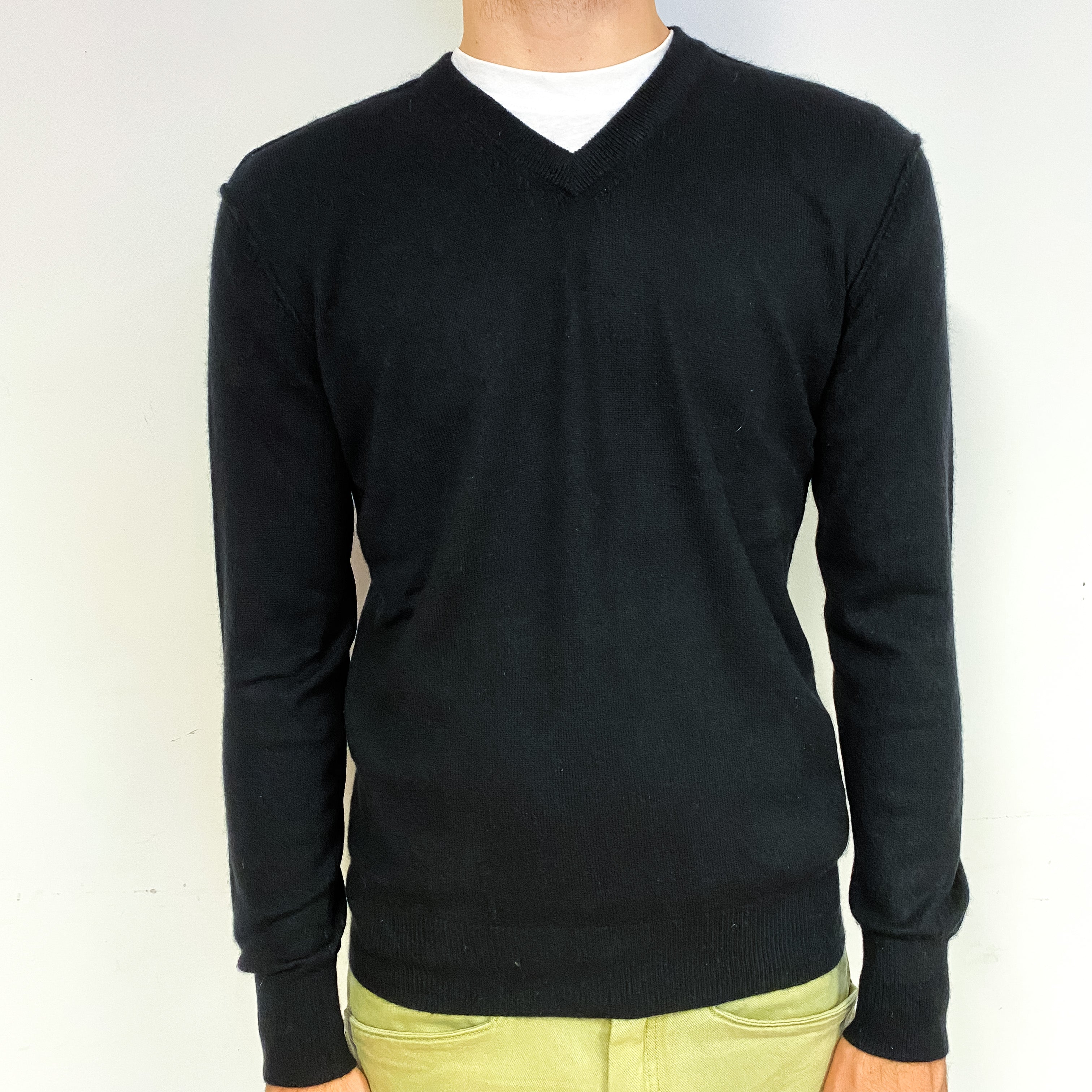 Men's Black Cashmere V-Neck Jumper Medium