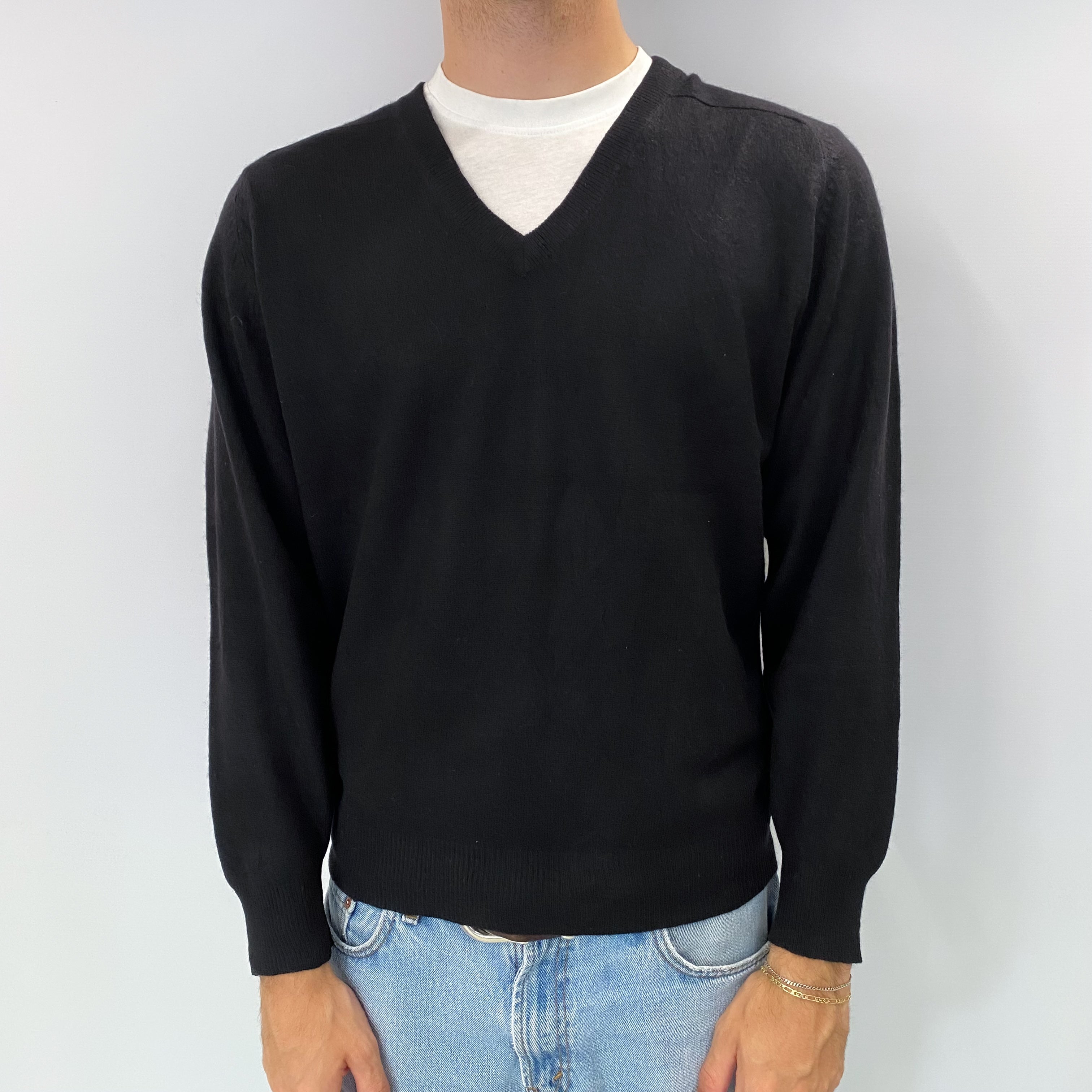 Men's Black Cashmere V Neck Jumper Medium