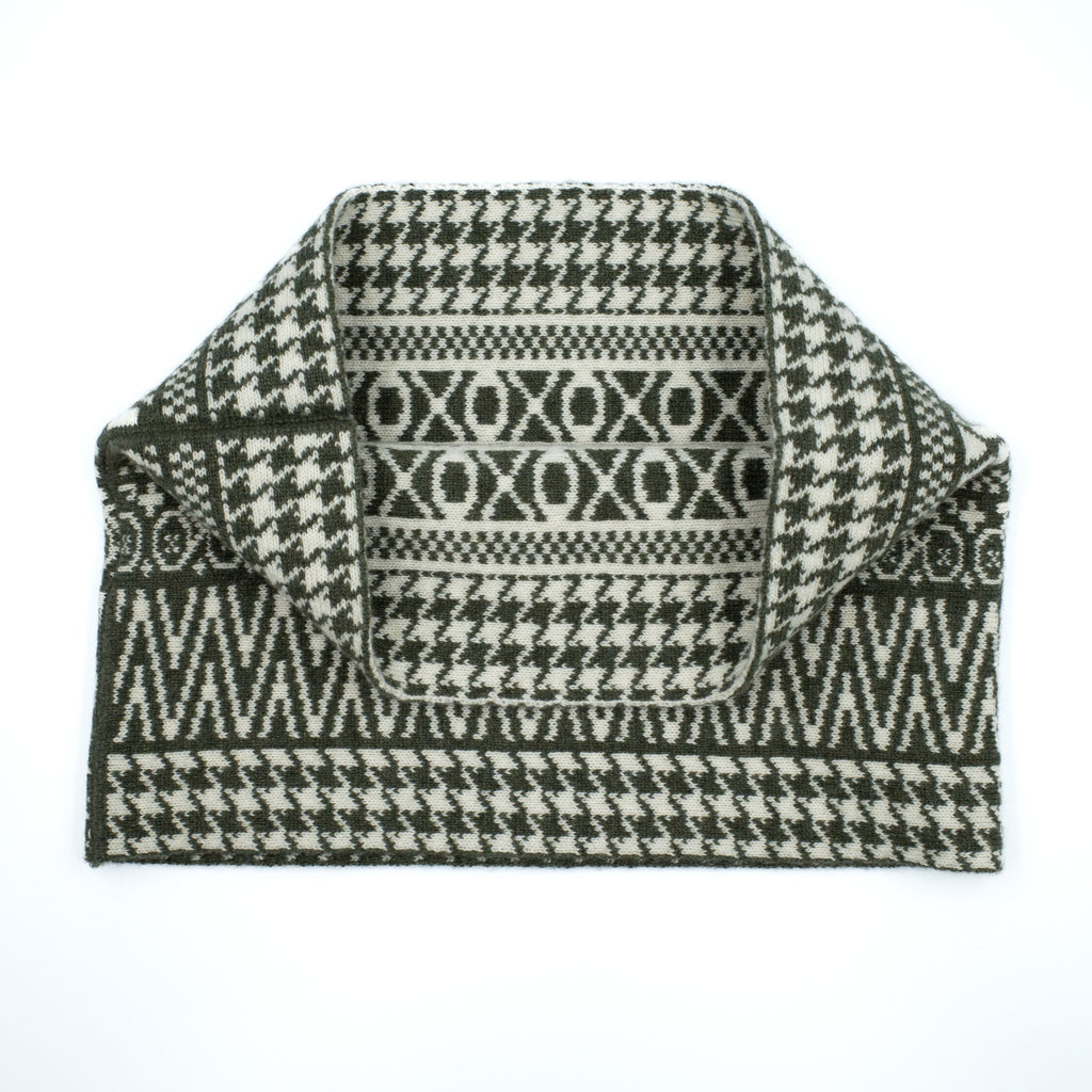 Brand New Fair Isle Neck Warmer in Green and Winter White