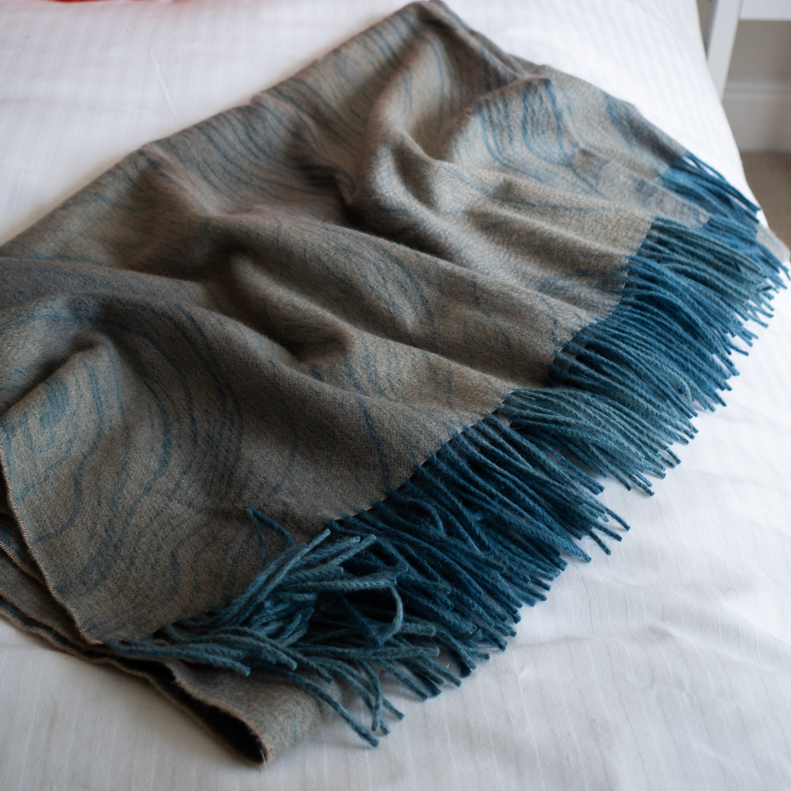 Brand New English Teal Ripple Effect Luxury Woven Cashmere Blanket