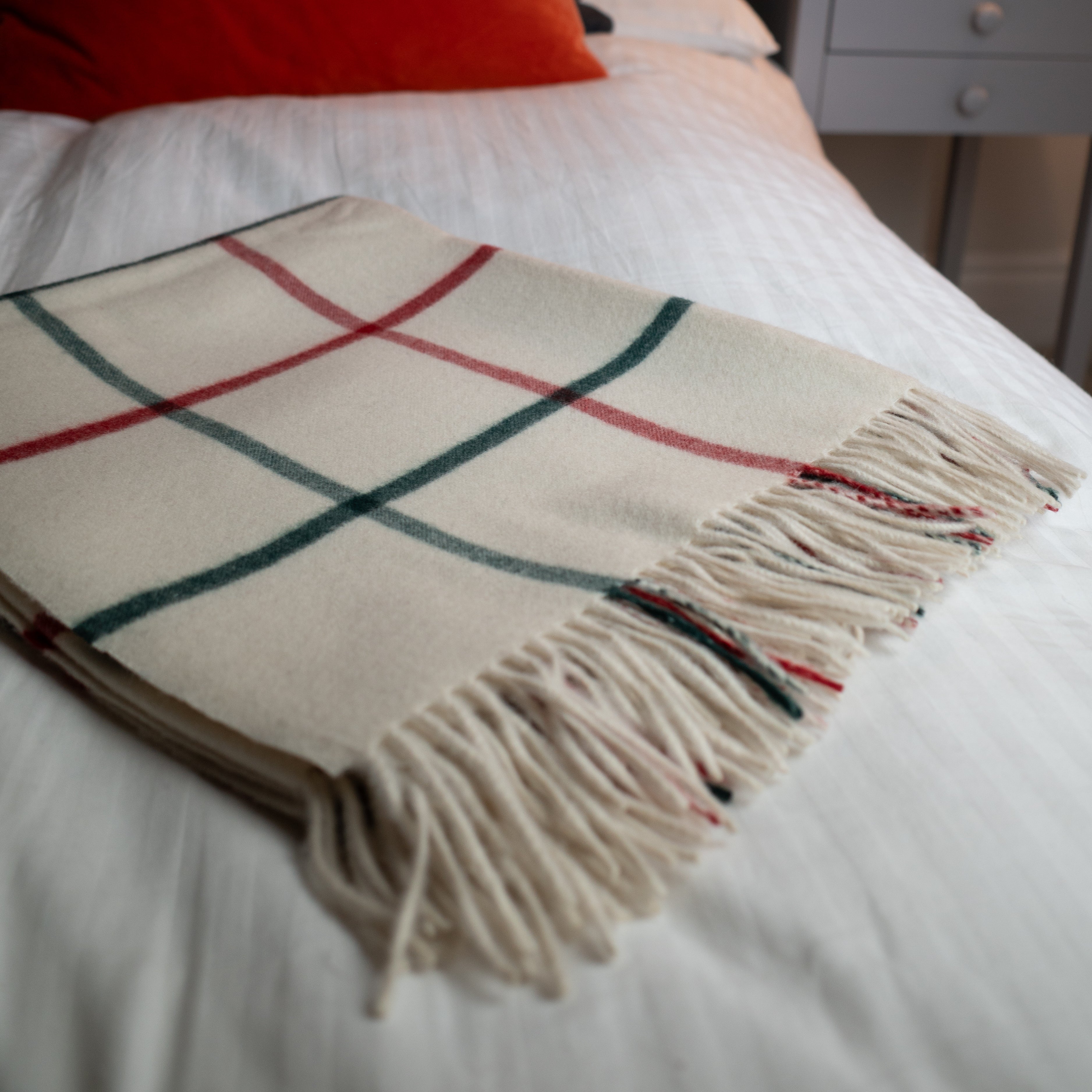 Brand New English Winter White Chequered Luxury Woven Cashmere Blanket