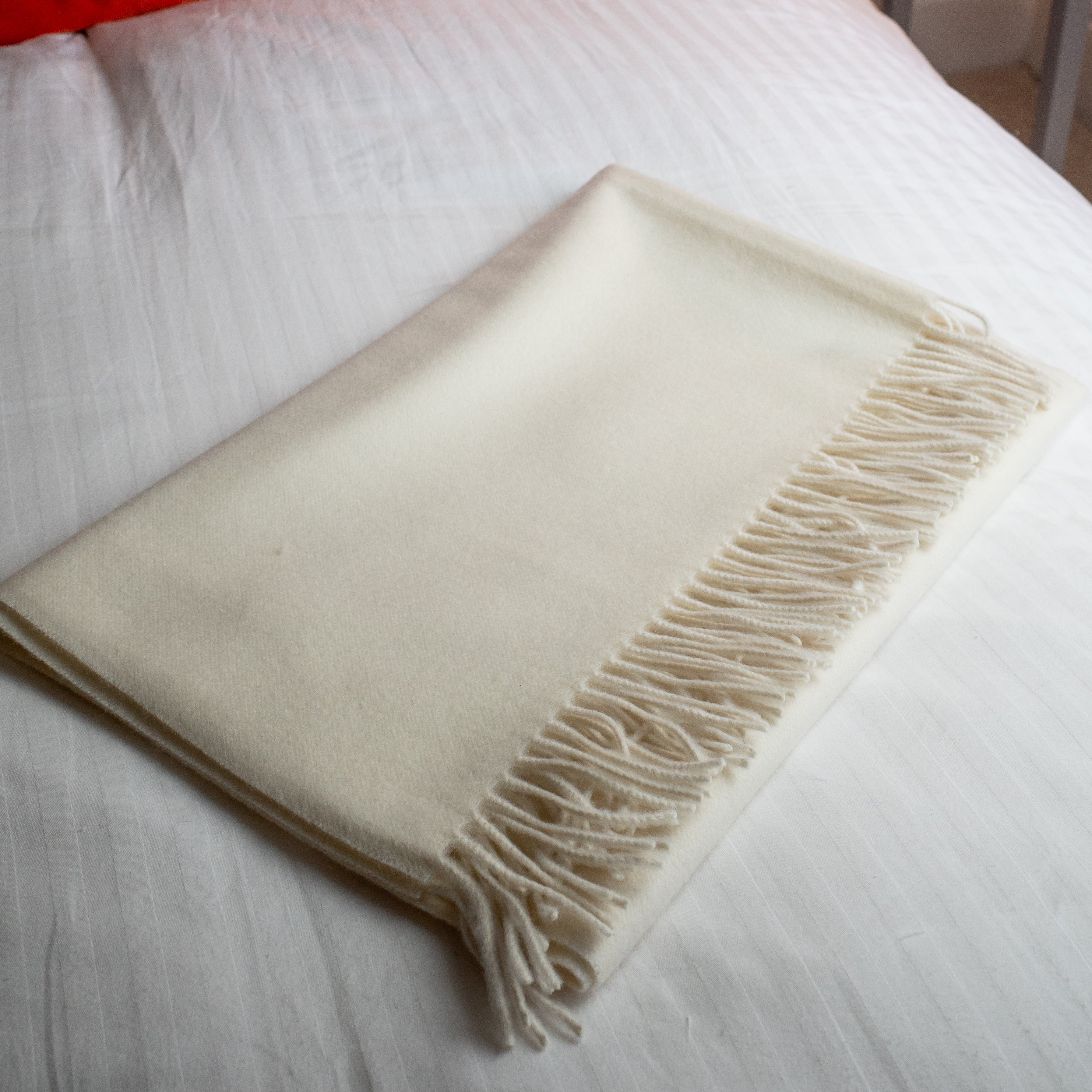Brand New English Warm White Luxury Woven Cashmere Cot Blanket
