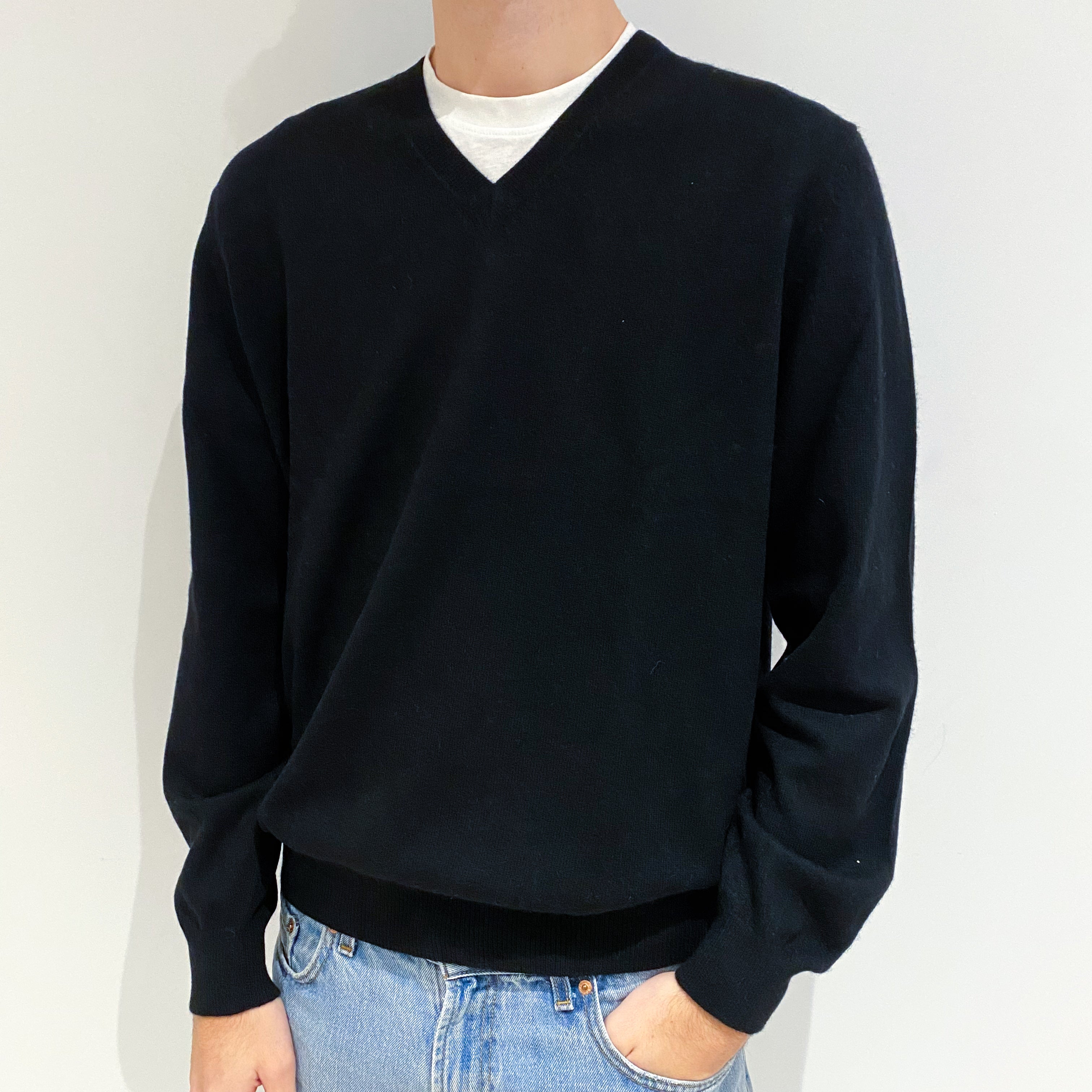 Men's Black Cashmere V-Neck Jumper Large