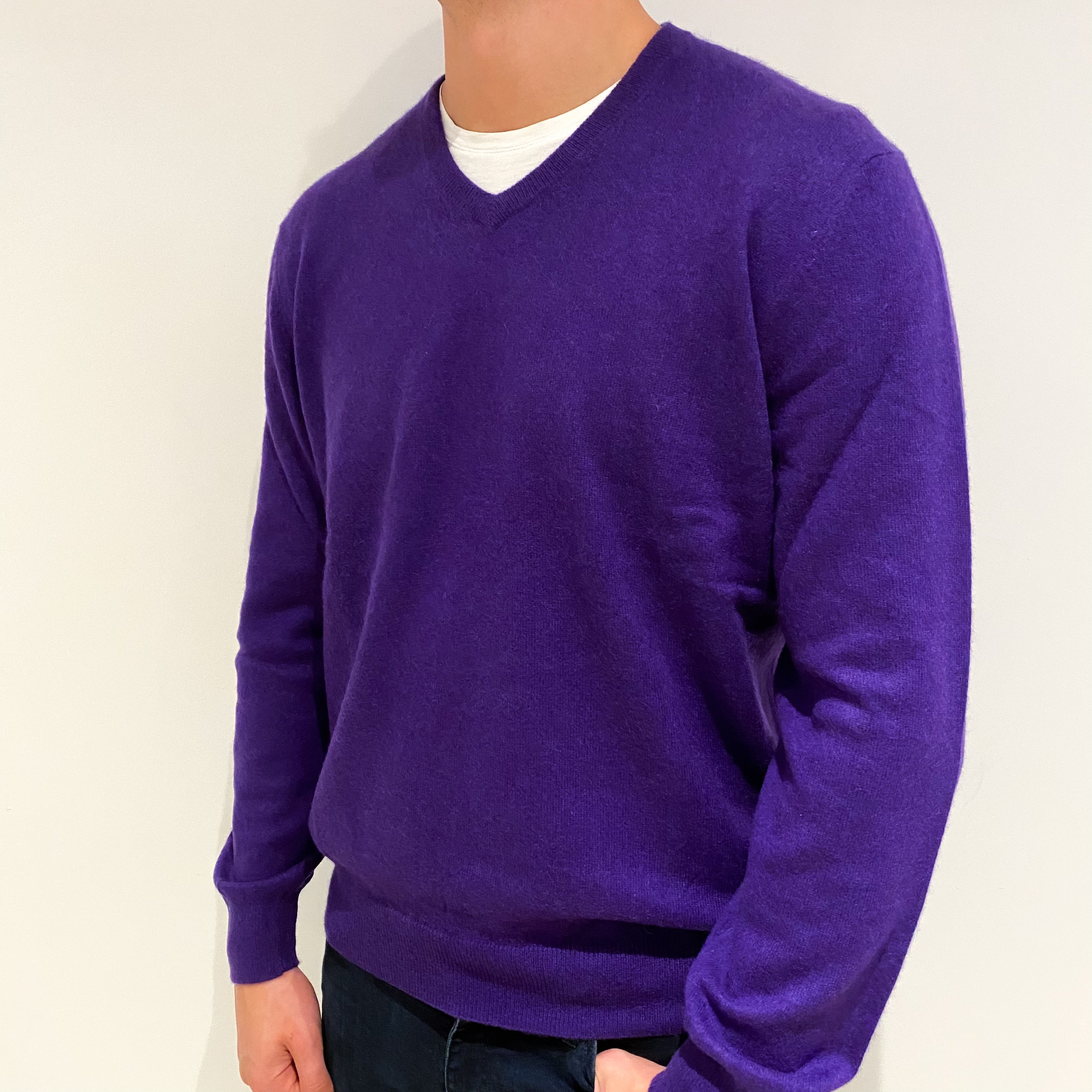 Men's Pansy Purple Cashmere V-Neck Jumper Extra Large
