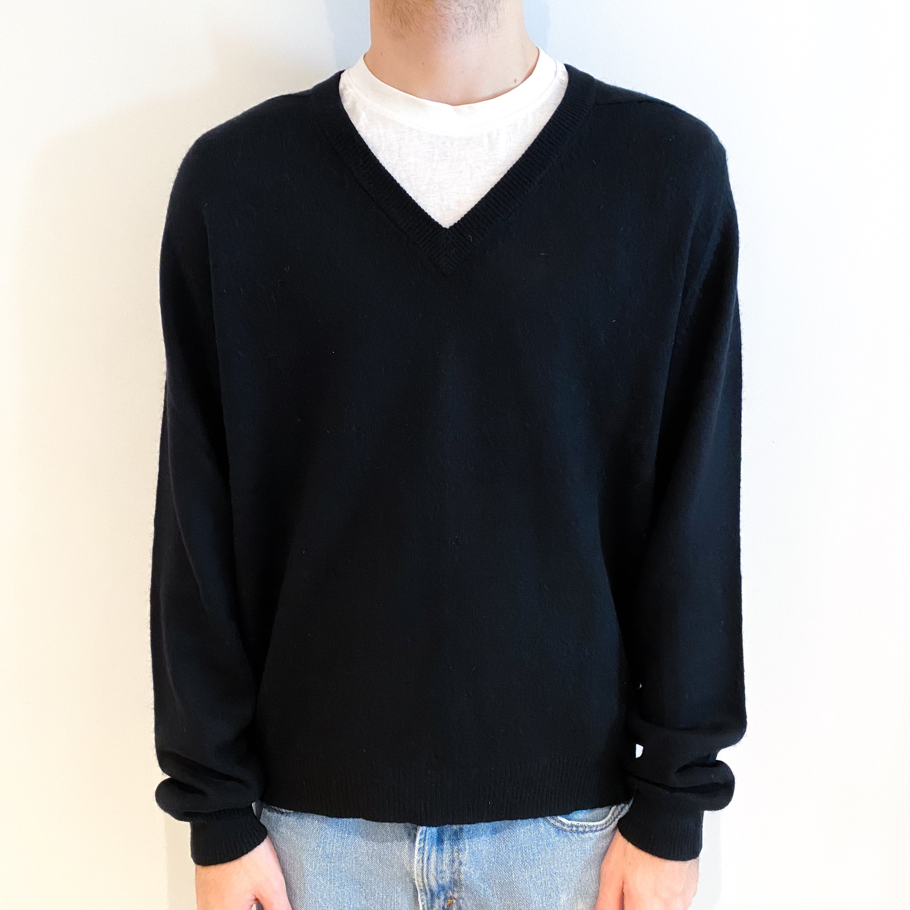 Men's Black Cashmere V Neck Jumper Large