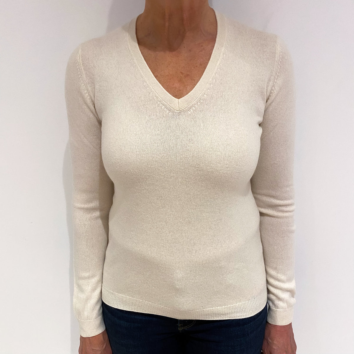 Vanilla Cream Cashmere V Neck Jumper Medium