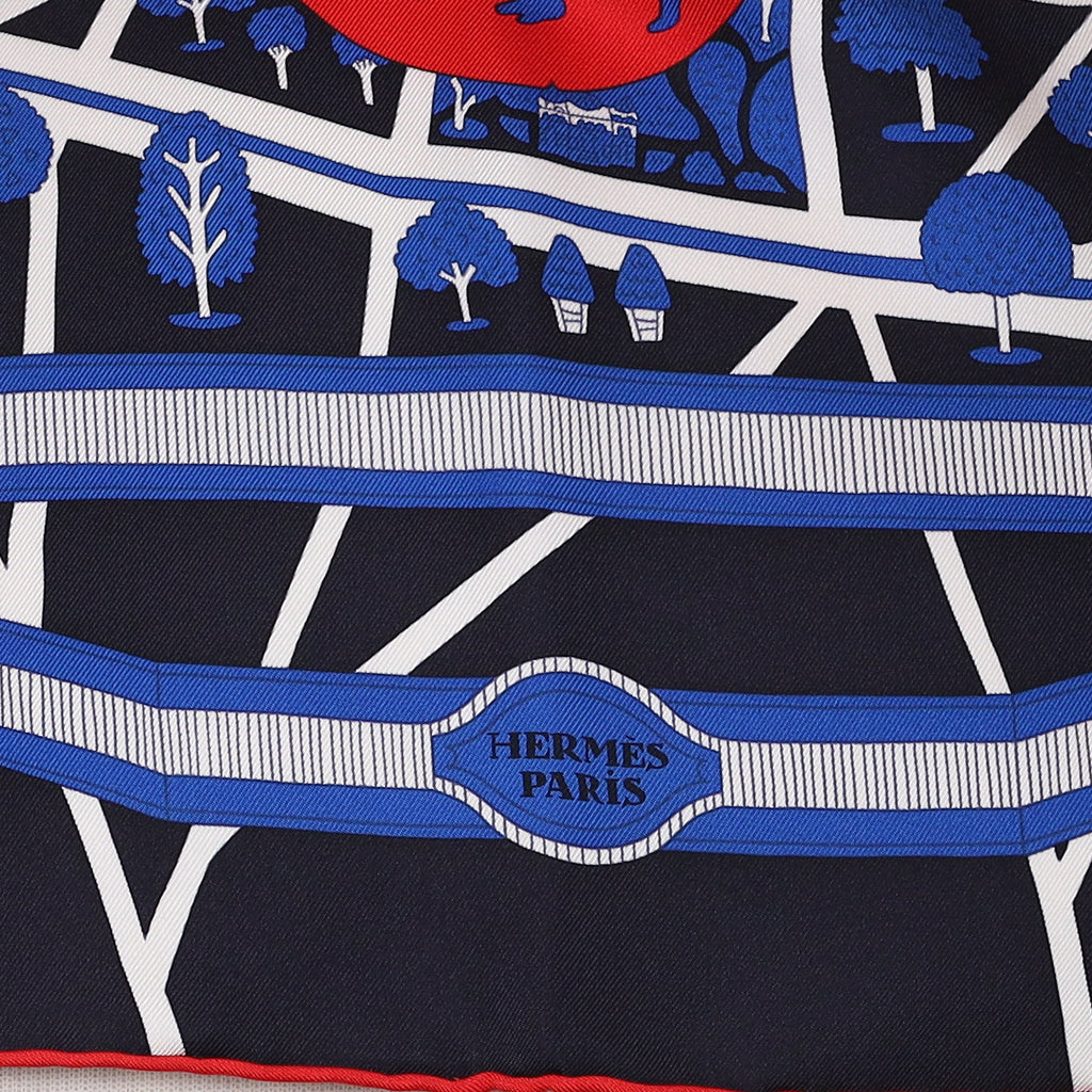 Brand New Boxed Hermès Les Nouveaux Amoureux de Paris Silk Scarf
