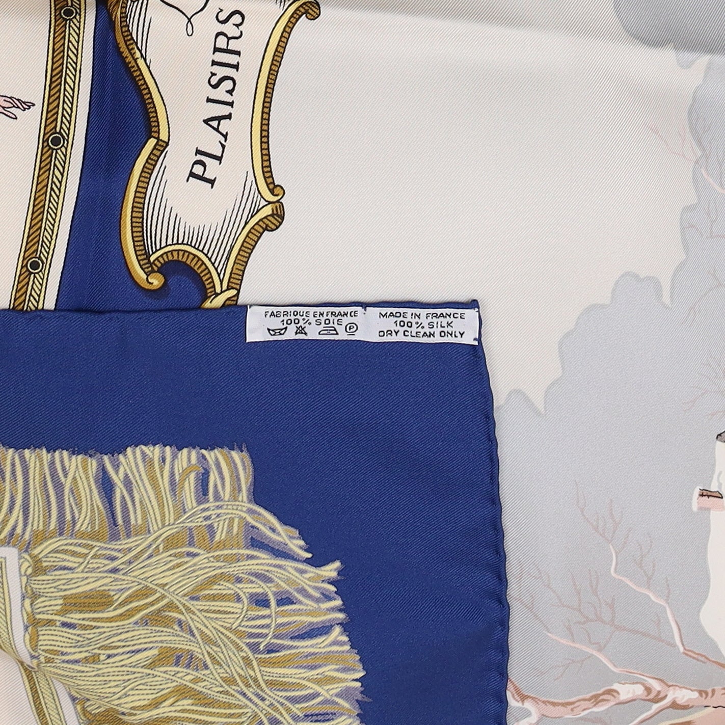 Brand New Boxed Hermès Les Plaisirs Du Froid Silk Scarf