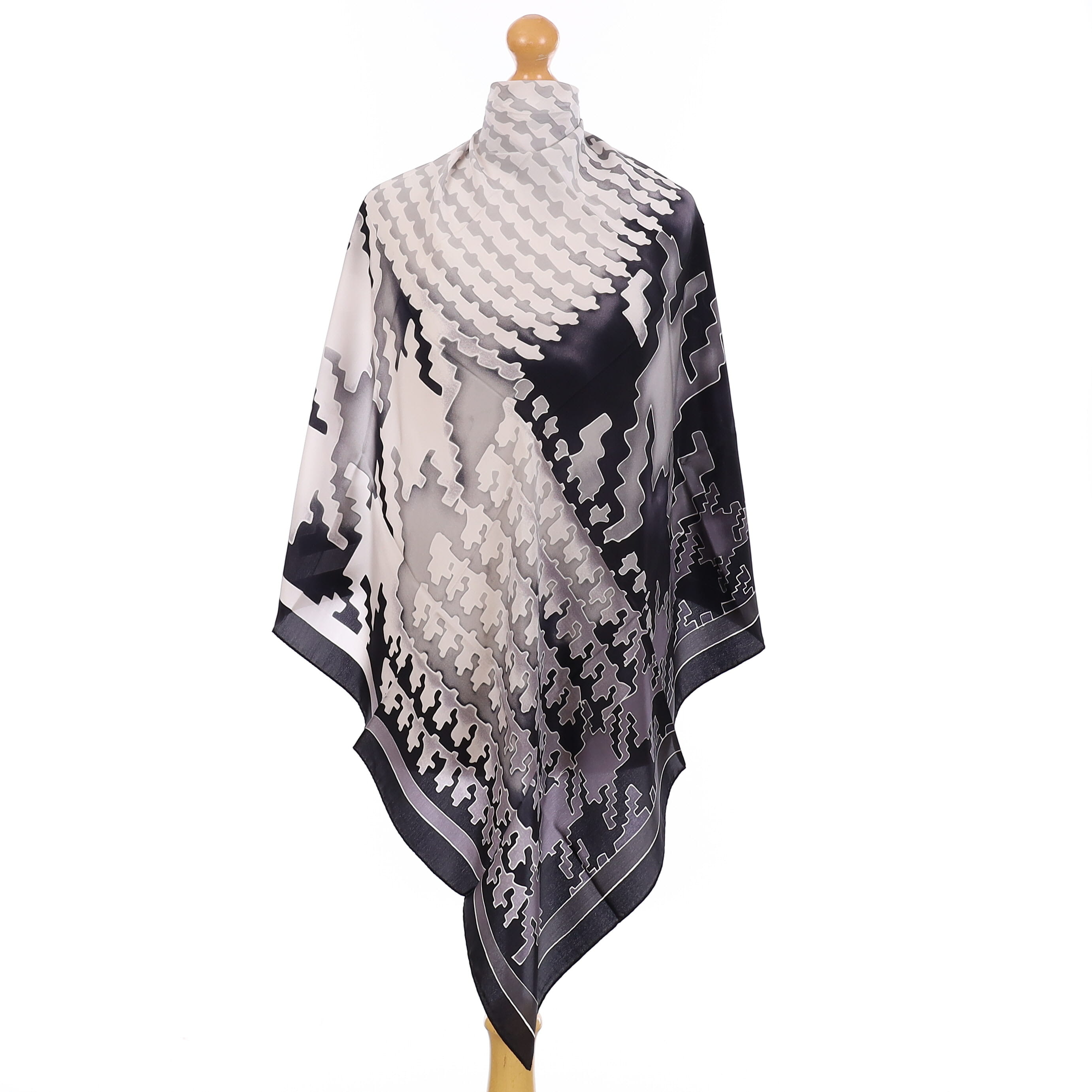Hermès Selles A Housse Silk Scarf – NEARLY NEW CASHMERE CO.