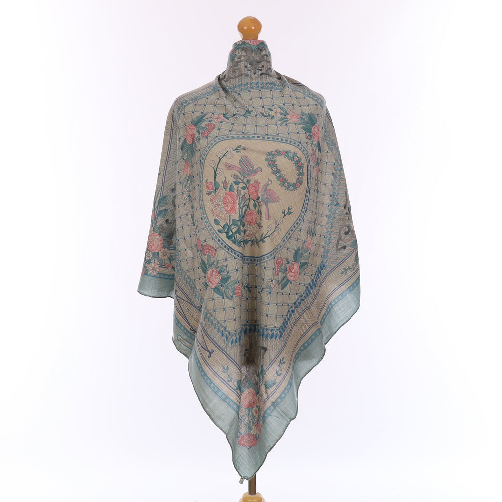 Boxed Hermès Jeux de Paille Silk and Cashmere Scarf