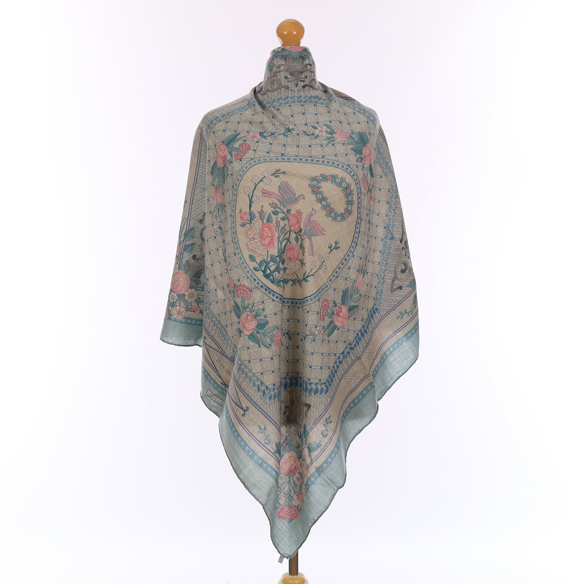Boxed Hermès Jeux de Paille Silk and Cashmere Scarf